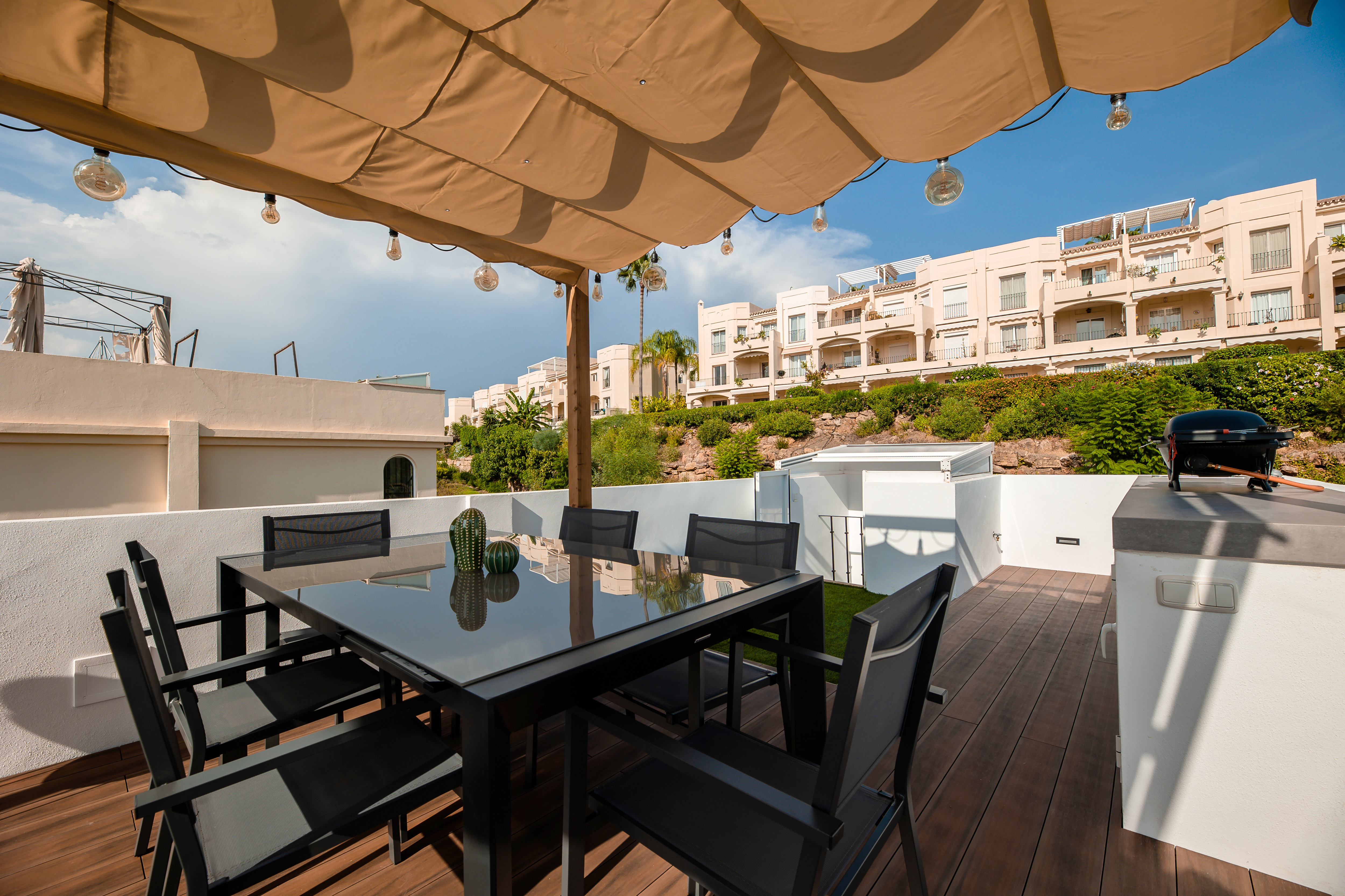 Modern 3-Bedroom Apartment with Rooftop and Sea Views