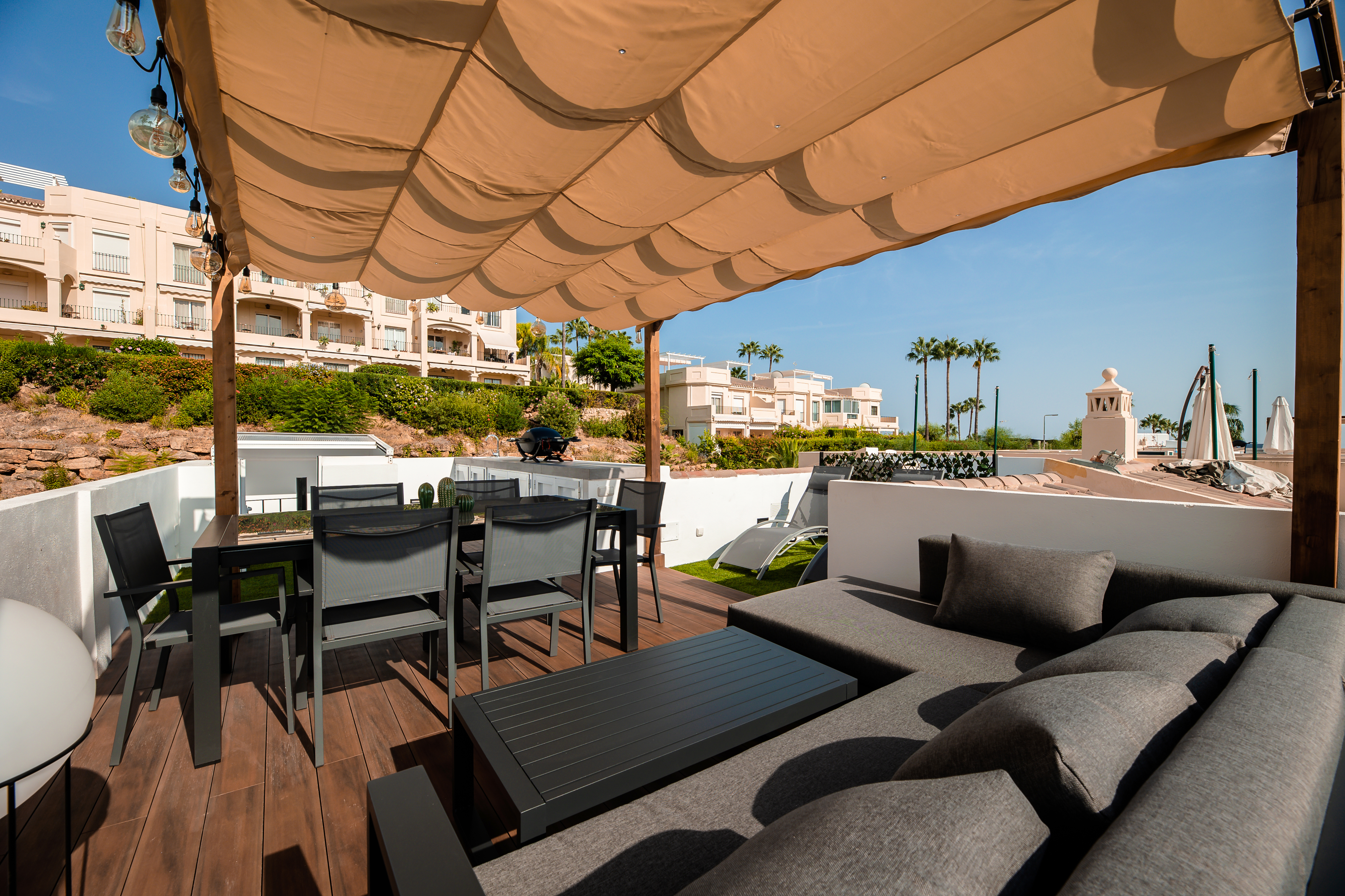 Modern 3-Bedroom Apartment with Rooftop and Sea Views