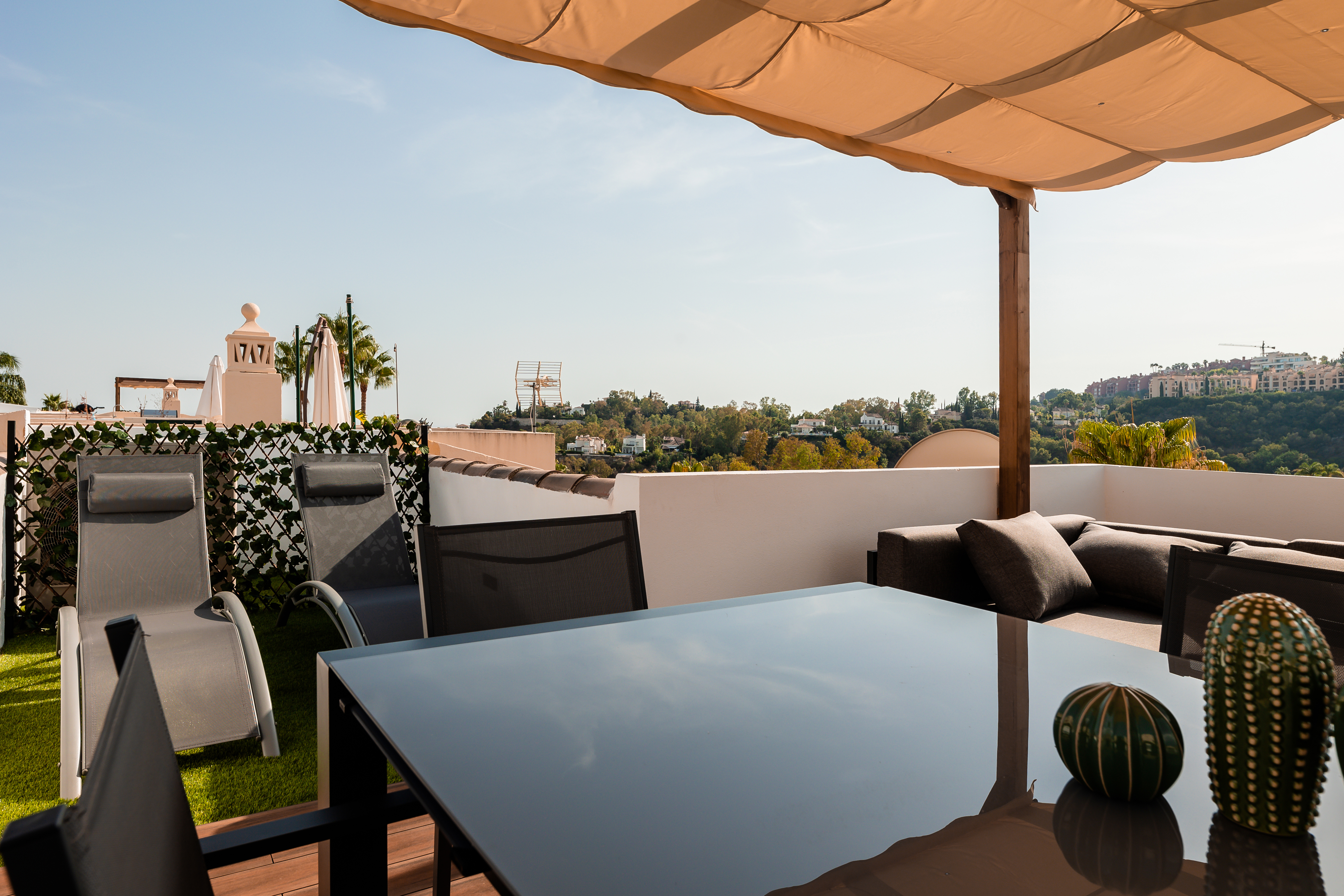 Modern 3-Bedroom Apartment with Rooftop and Sea Views
