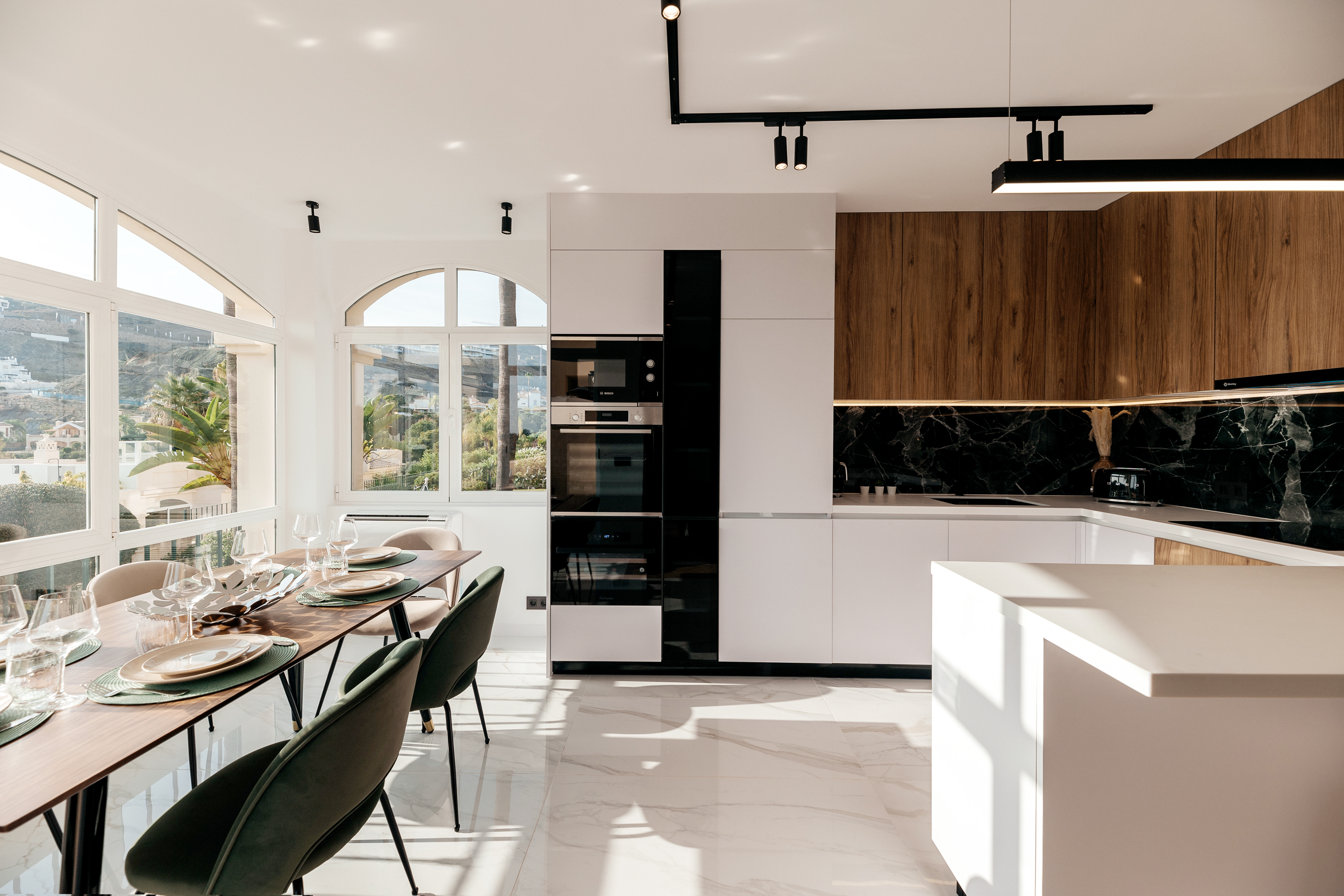 Modern 3-Bedroom Apartment with Rooftop and Sea Views