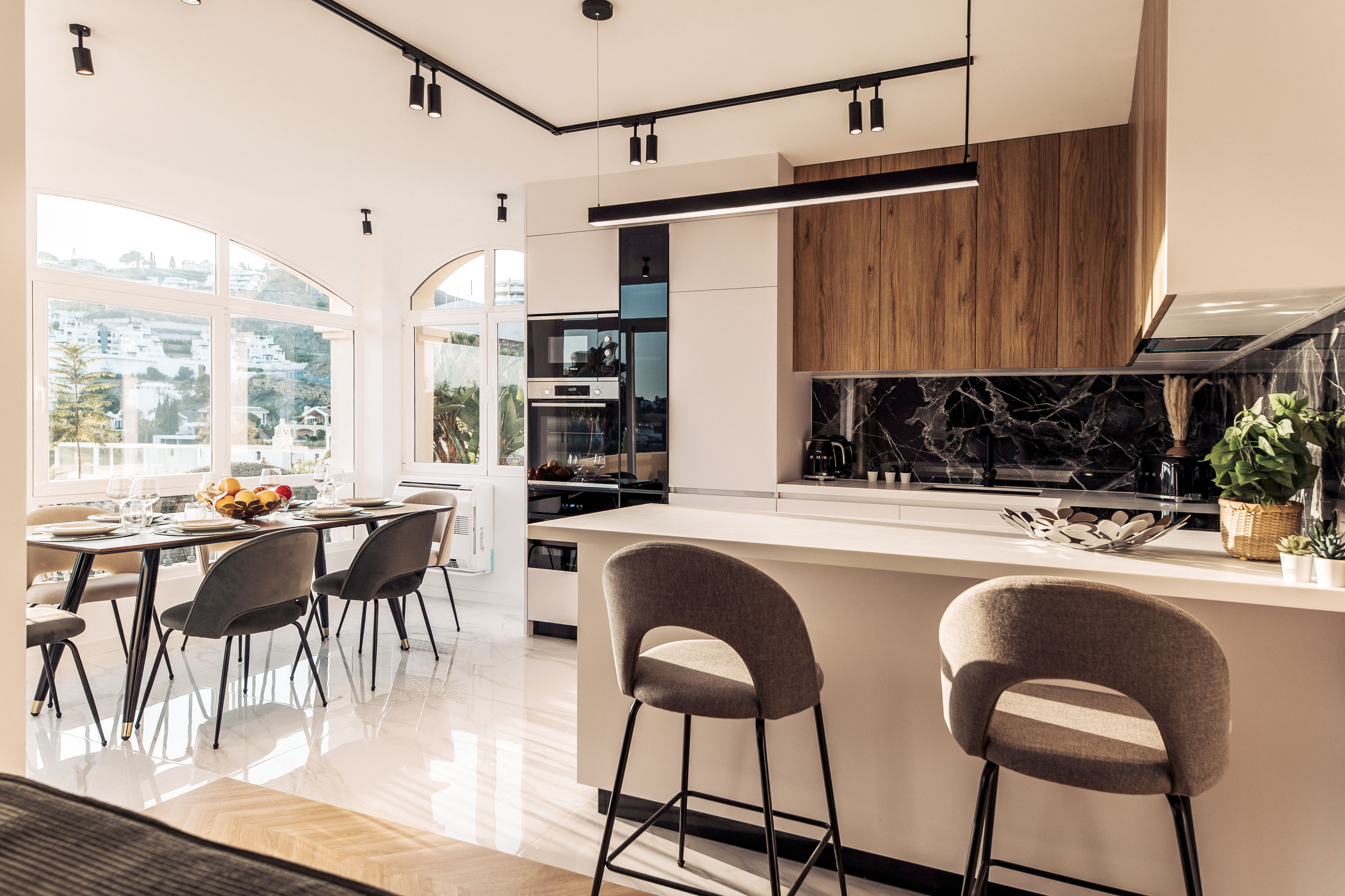 Modern 3-Bedroom Apartment with Rooftop and Sea Views
