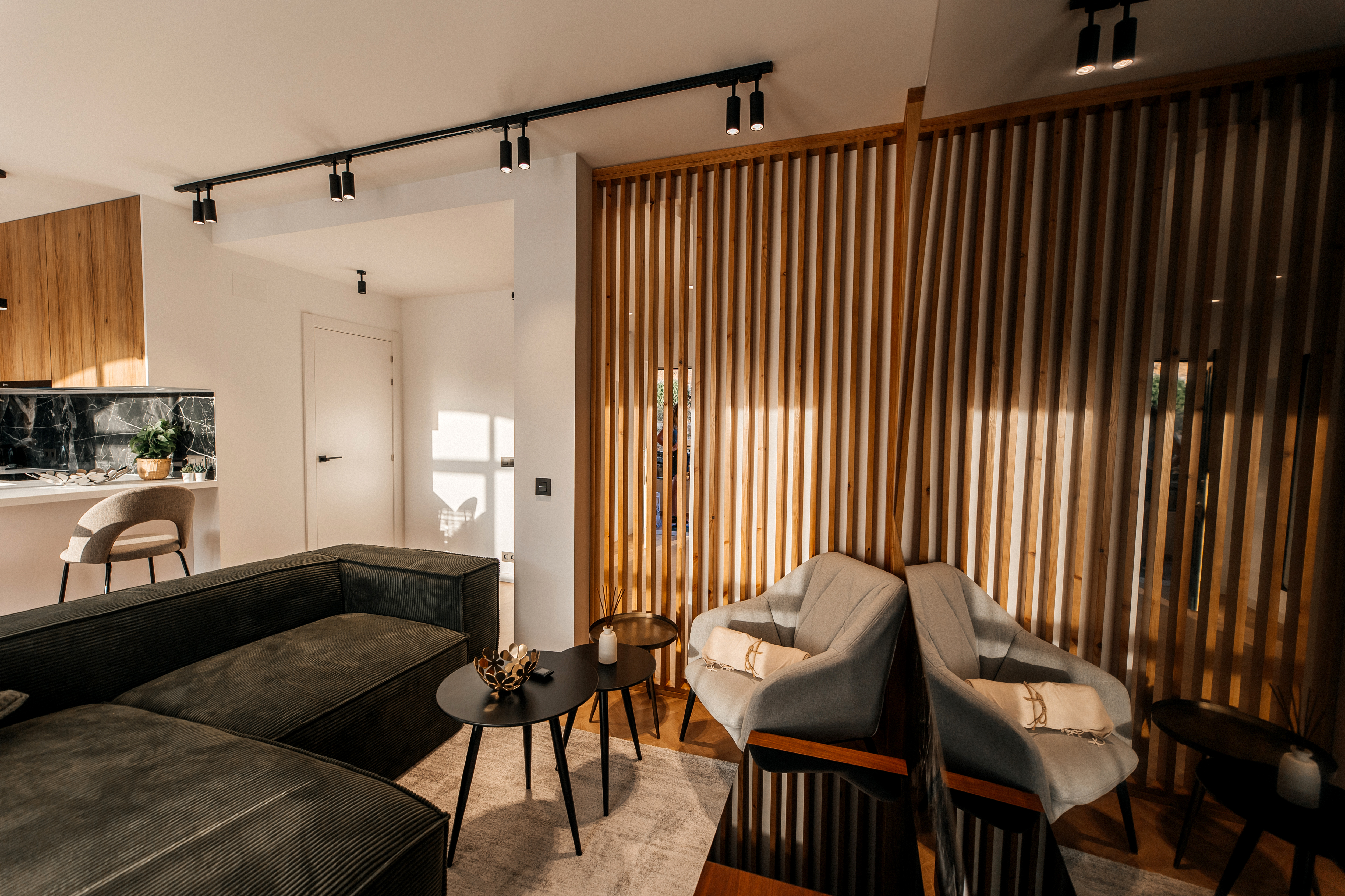 Modern 3-Bedroom Apartment with Rooftop and Sea Views