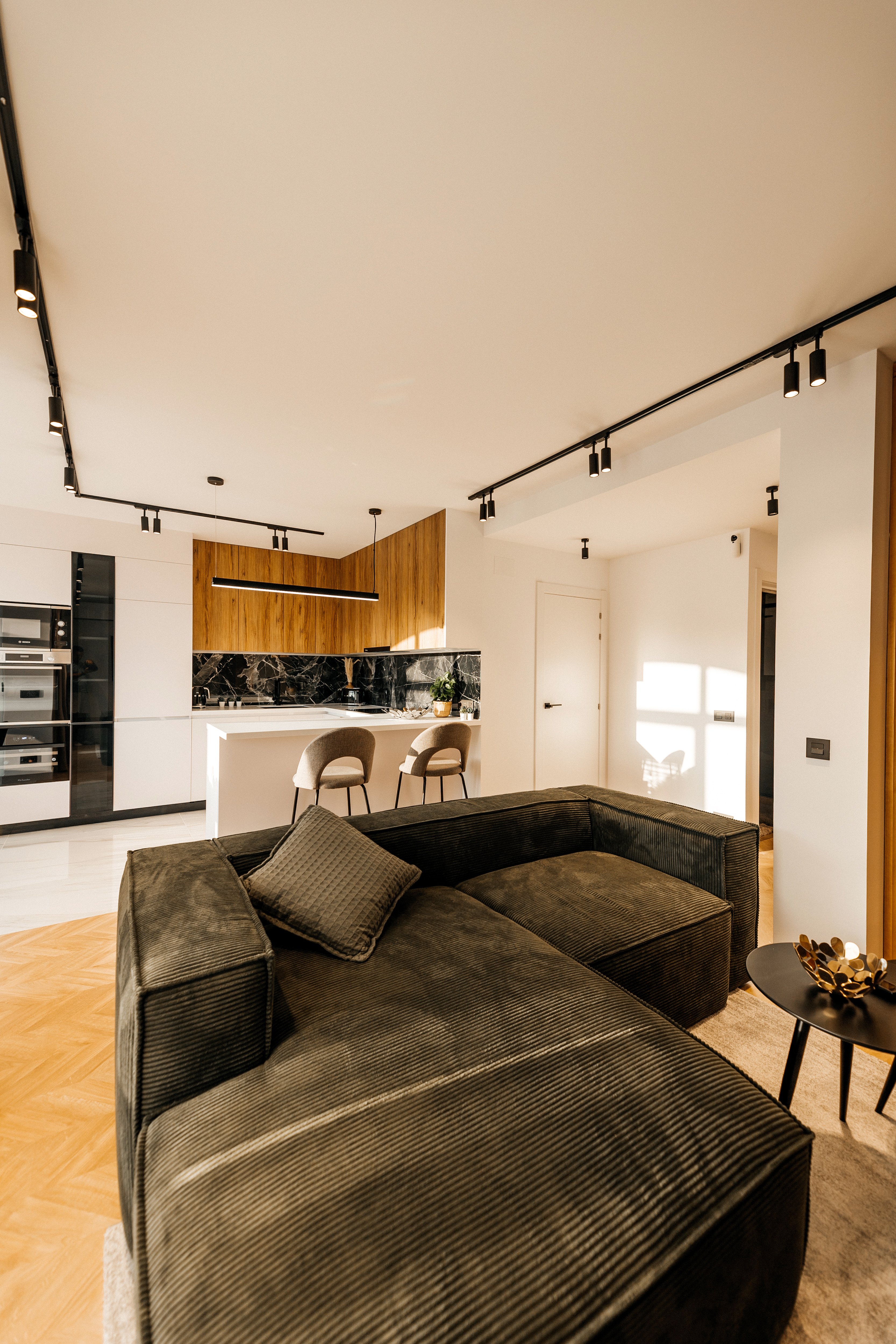 Modern 3-Bedroom Apartment with Rooftop and Sea Views