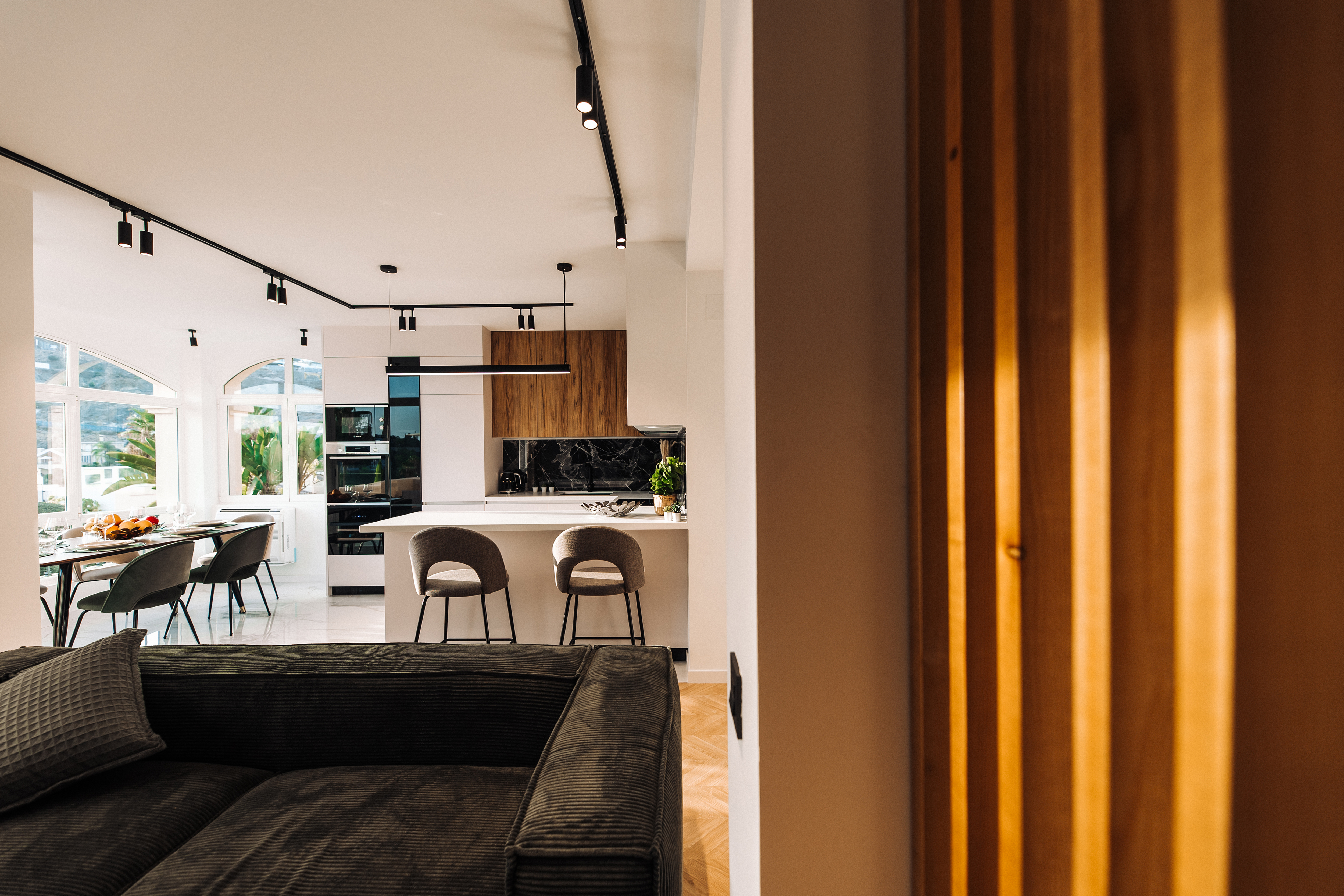 Modern 3-Bedroom Apartment with Rooftop and Sea Views