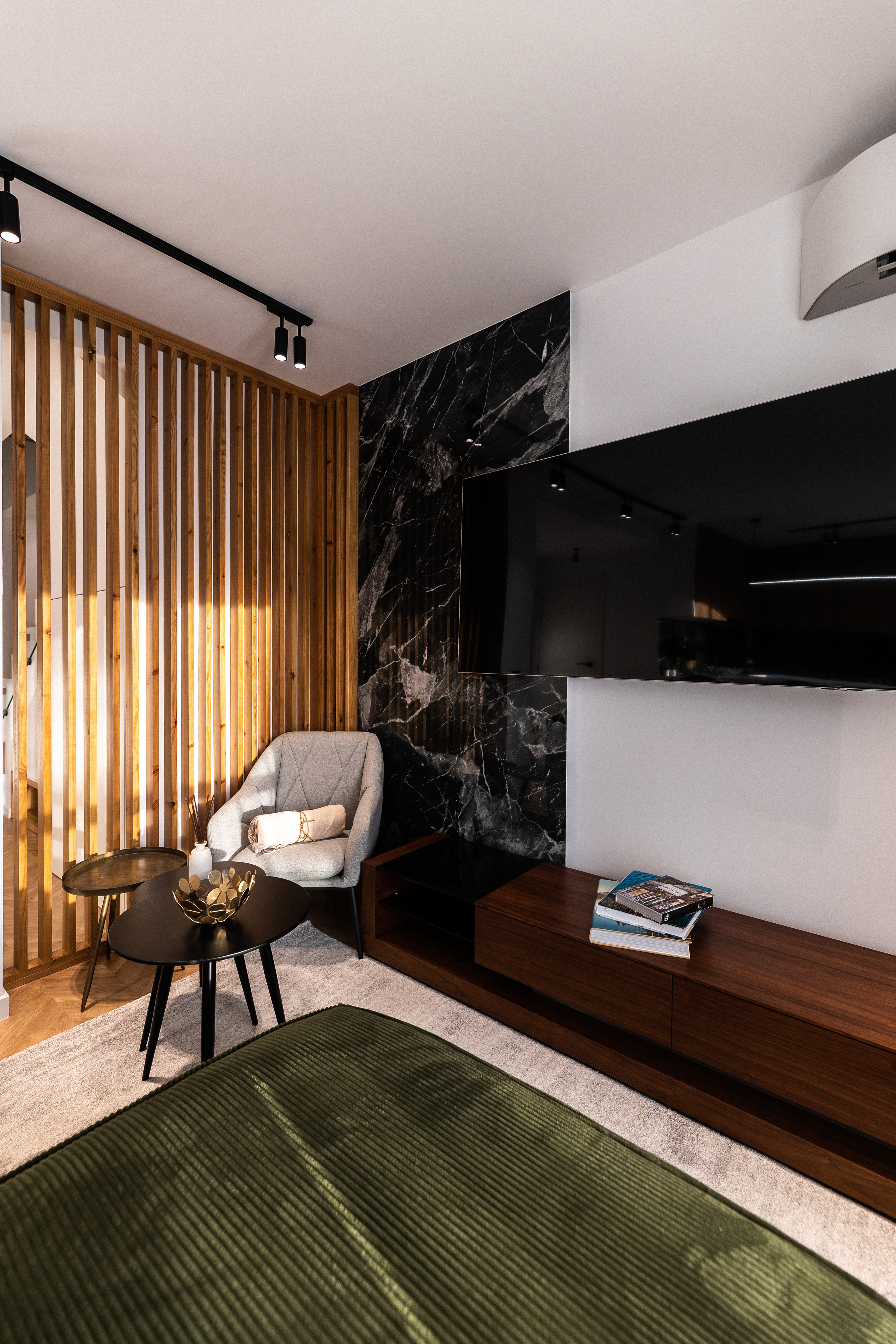 Modern 3-Bedroom Apartment with Rooftop and Sea Views