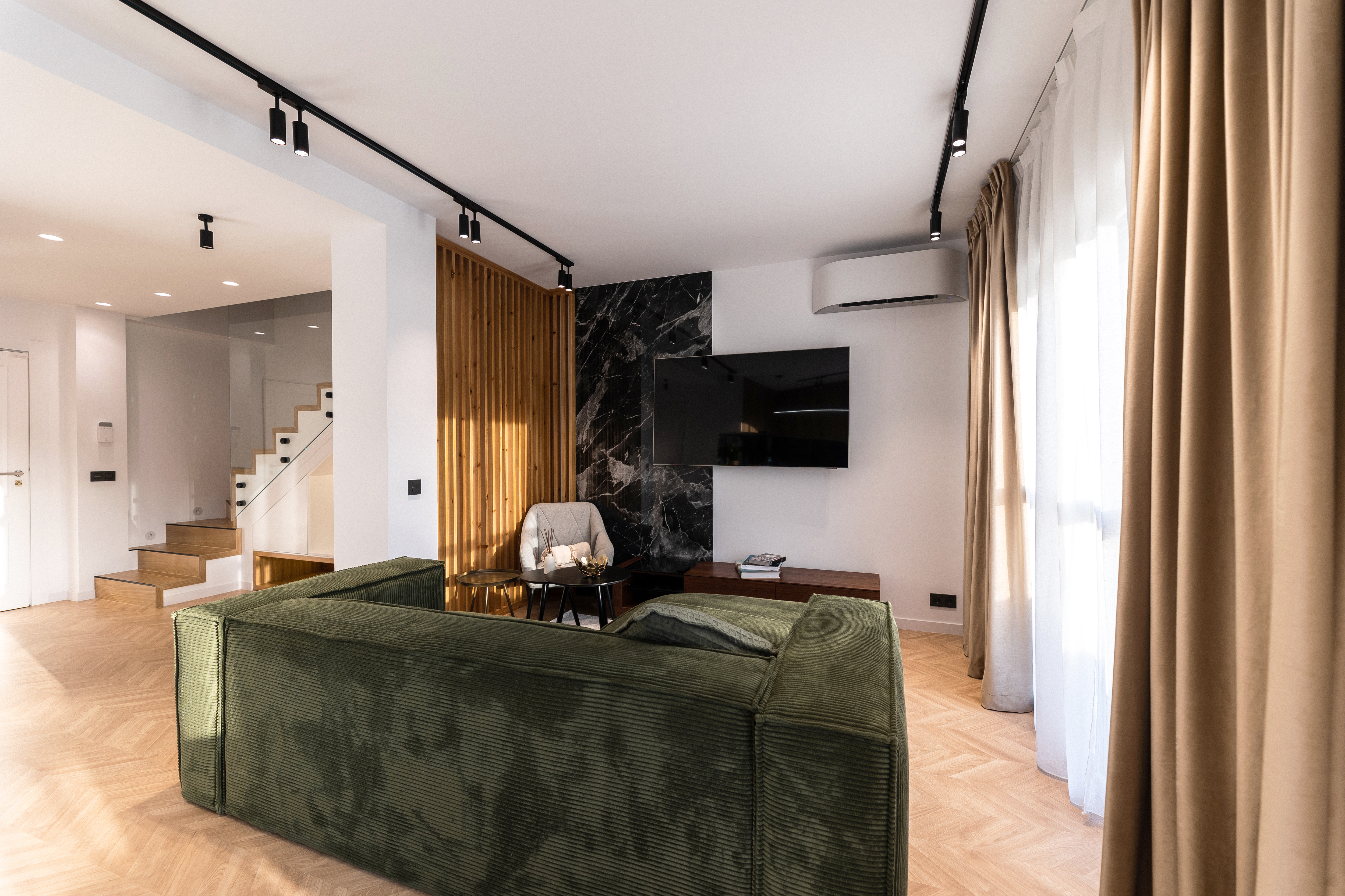 Modern 3-Bedroom Apartment with Rooftop and Sea Views