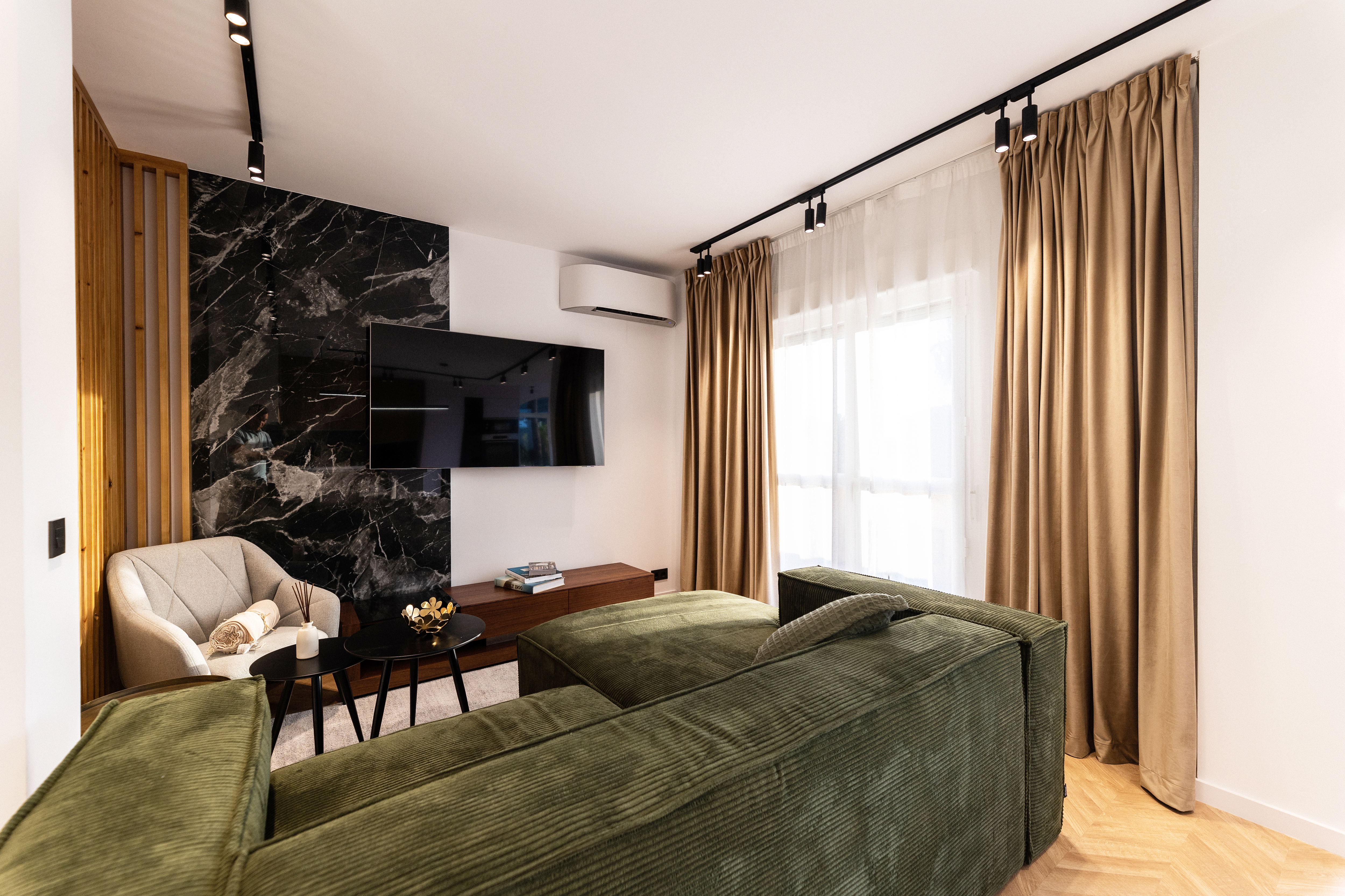 Modern 3-Bedroom Apartment with Rooftop and Sea Views