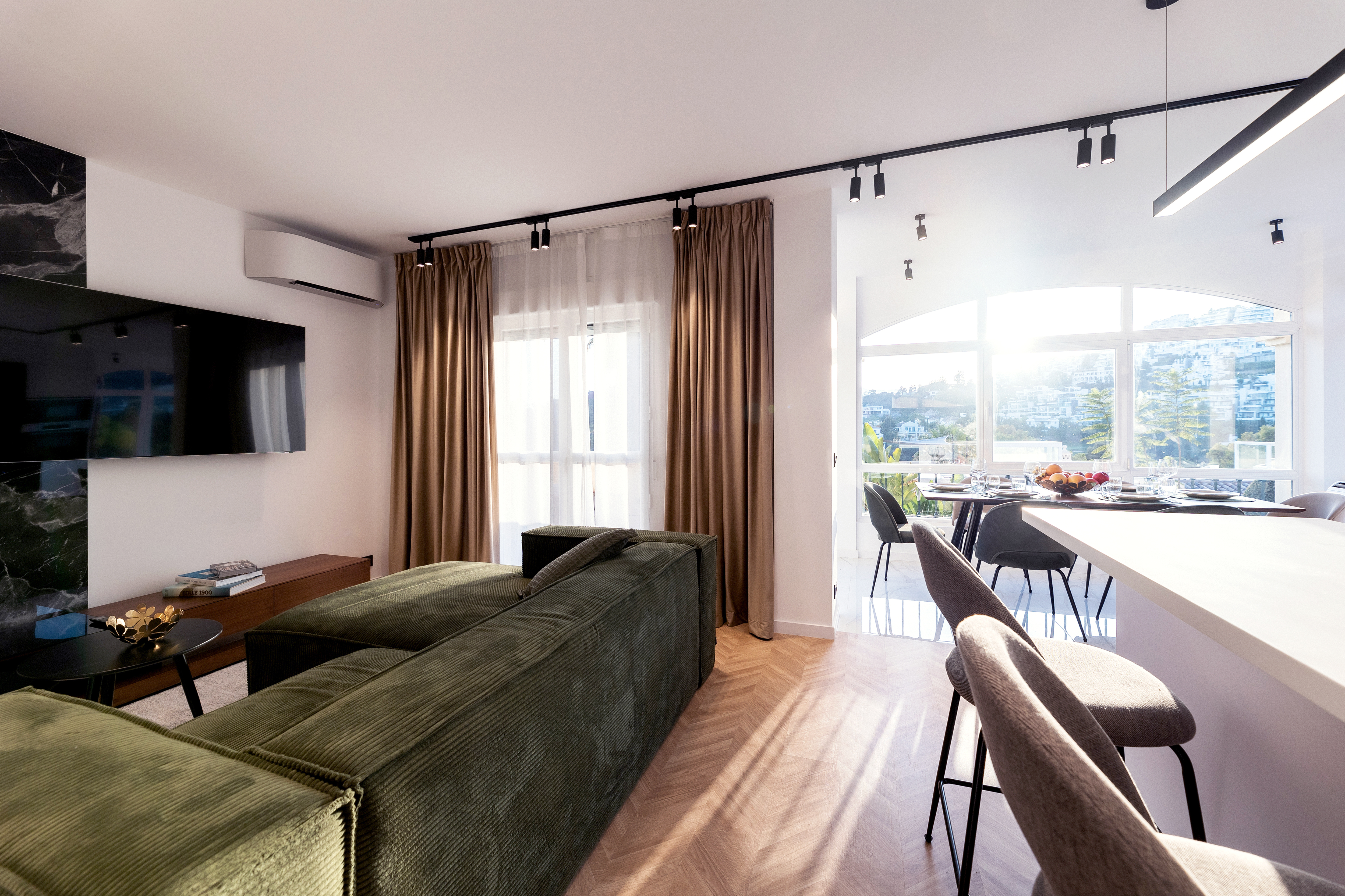 Modern 3-Bedroom Apartment with Rooftop and Sea Views