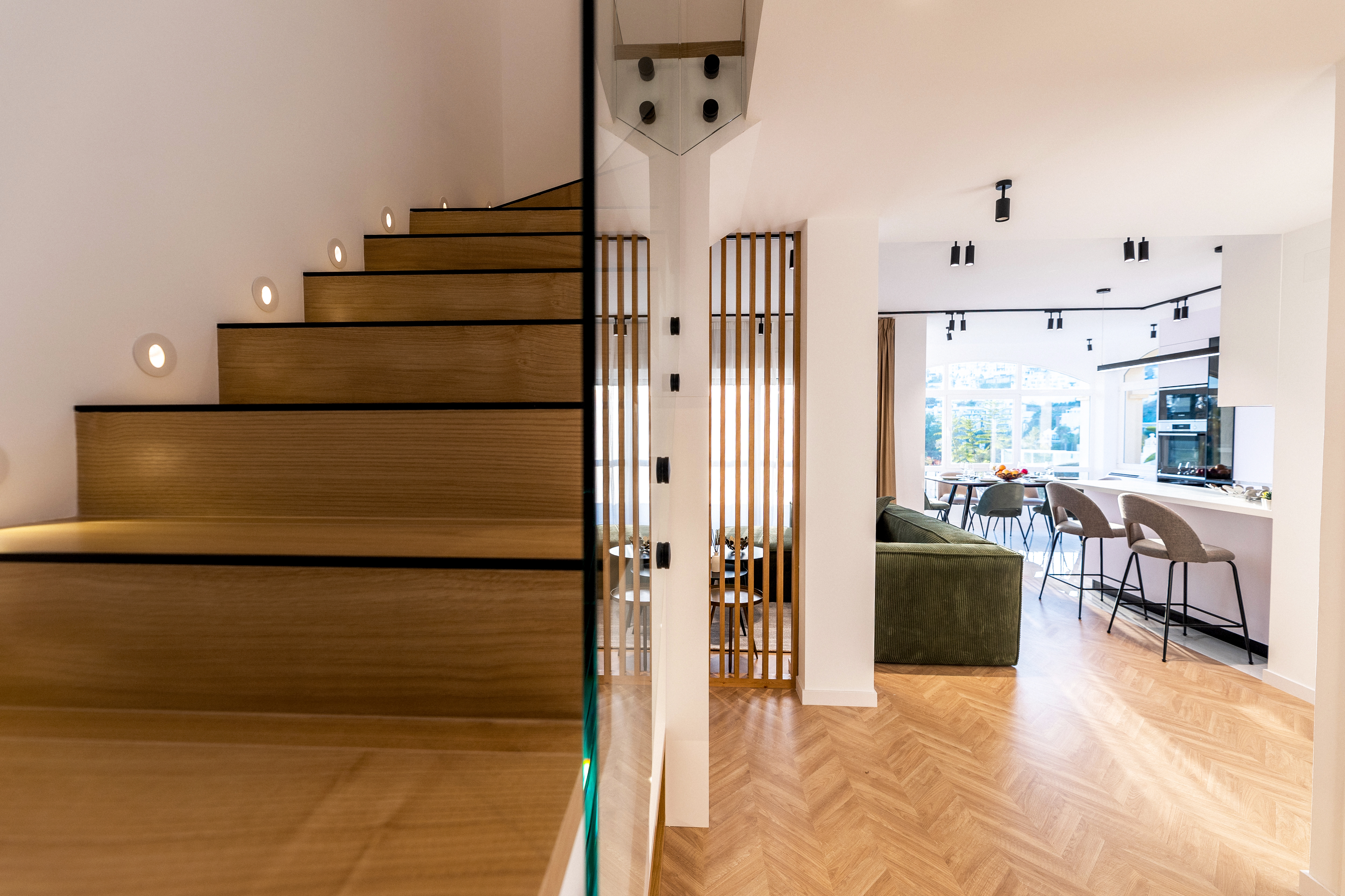 Modern 3-Bedroom Apartment with Rooftop and Sea Views