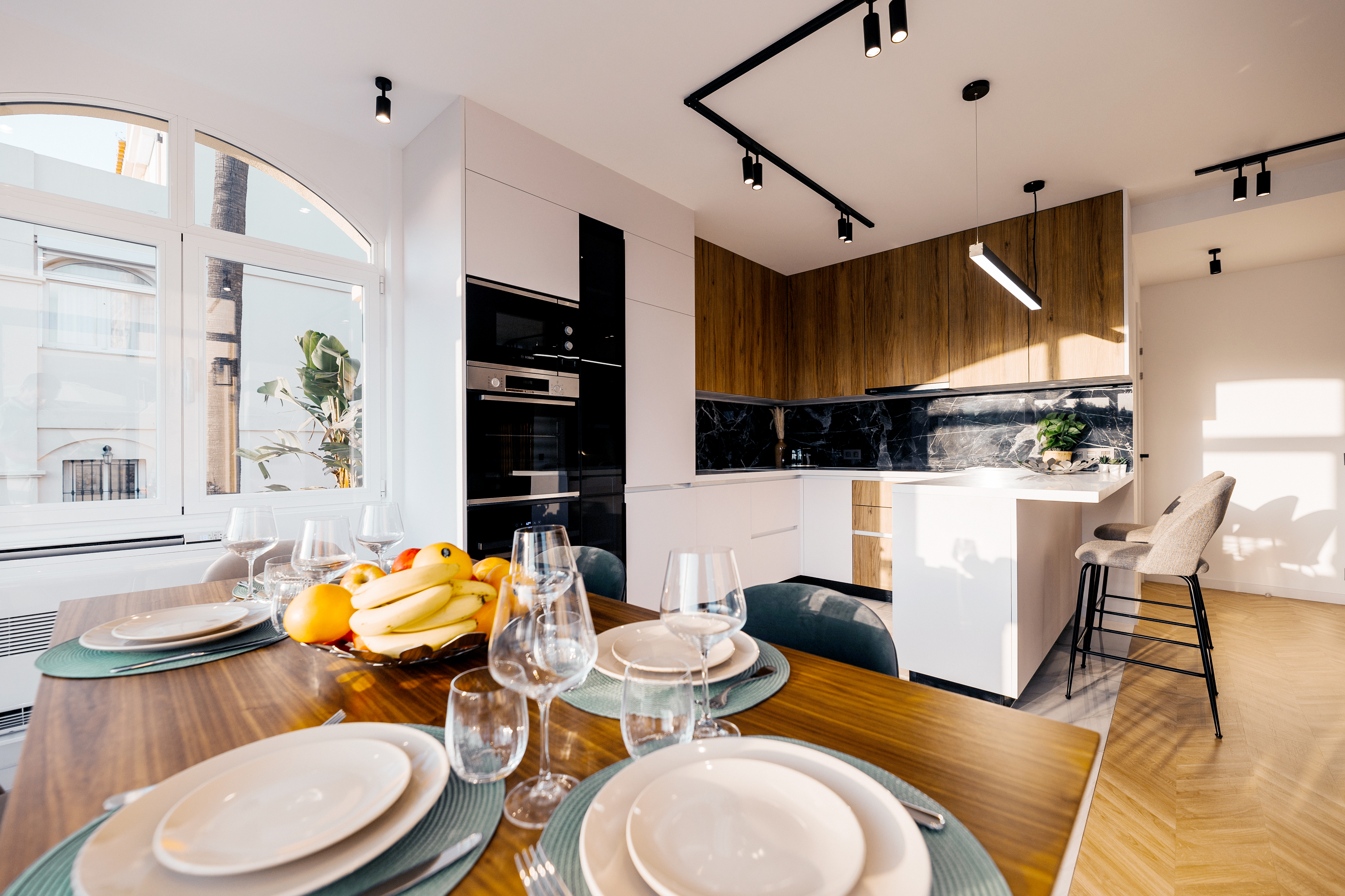 Modern 3-Bedroom Apartment with Rooftop and Sea Views