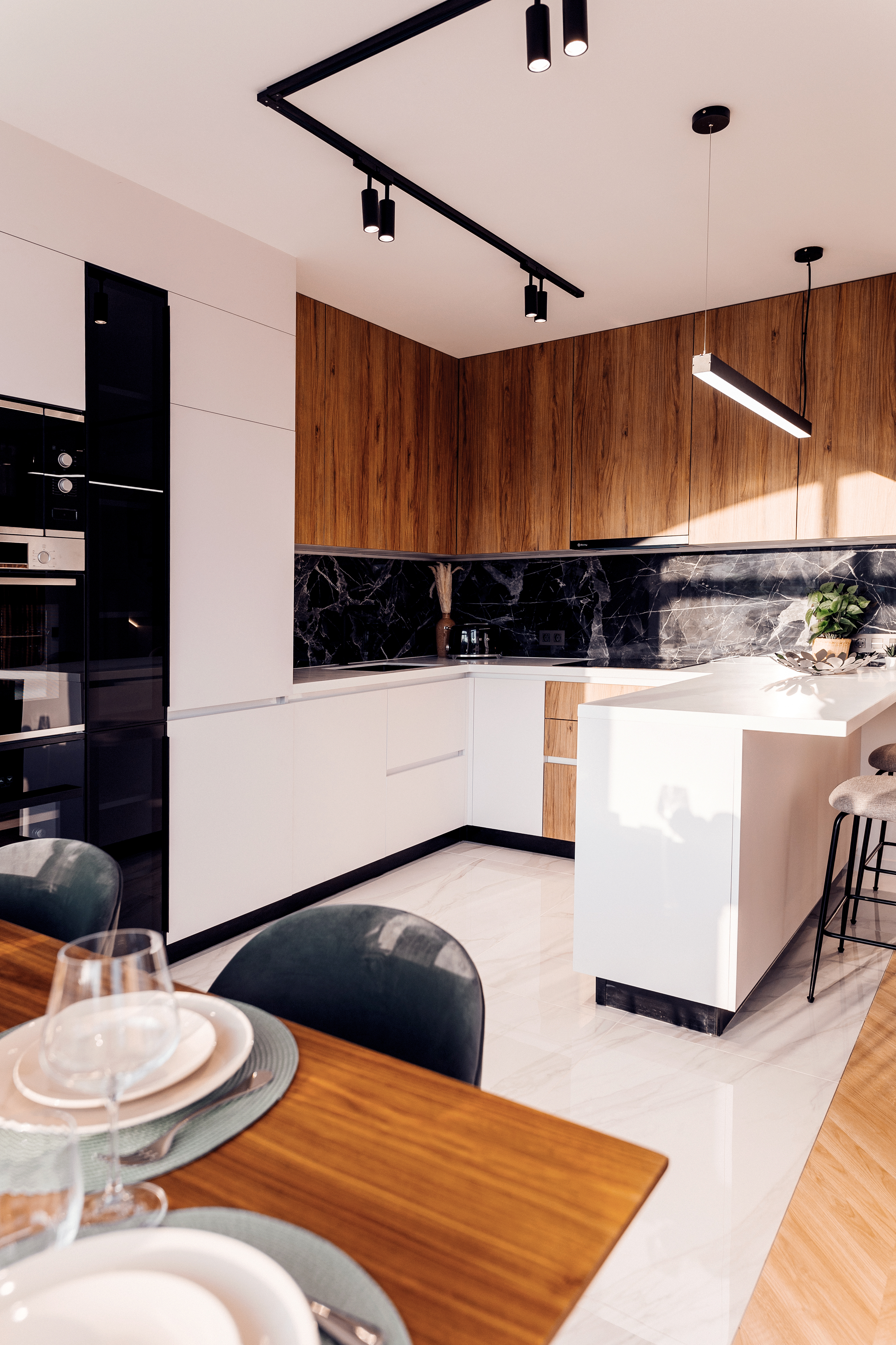 Modern 3-Bedroom Apartment with Rooftop and Sea Views