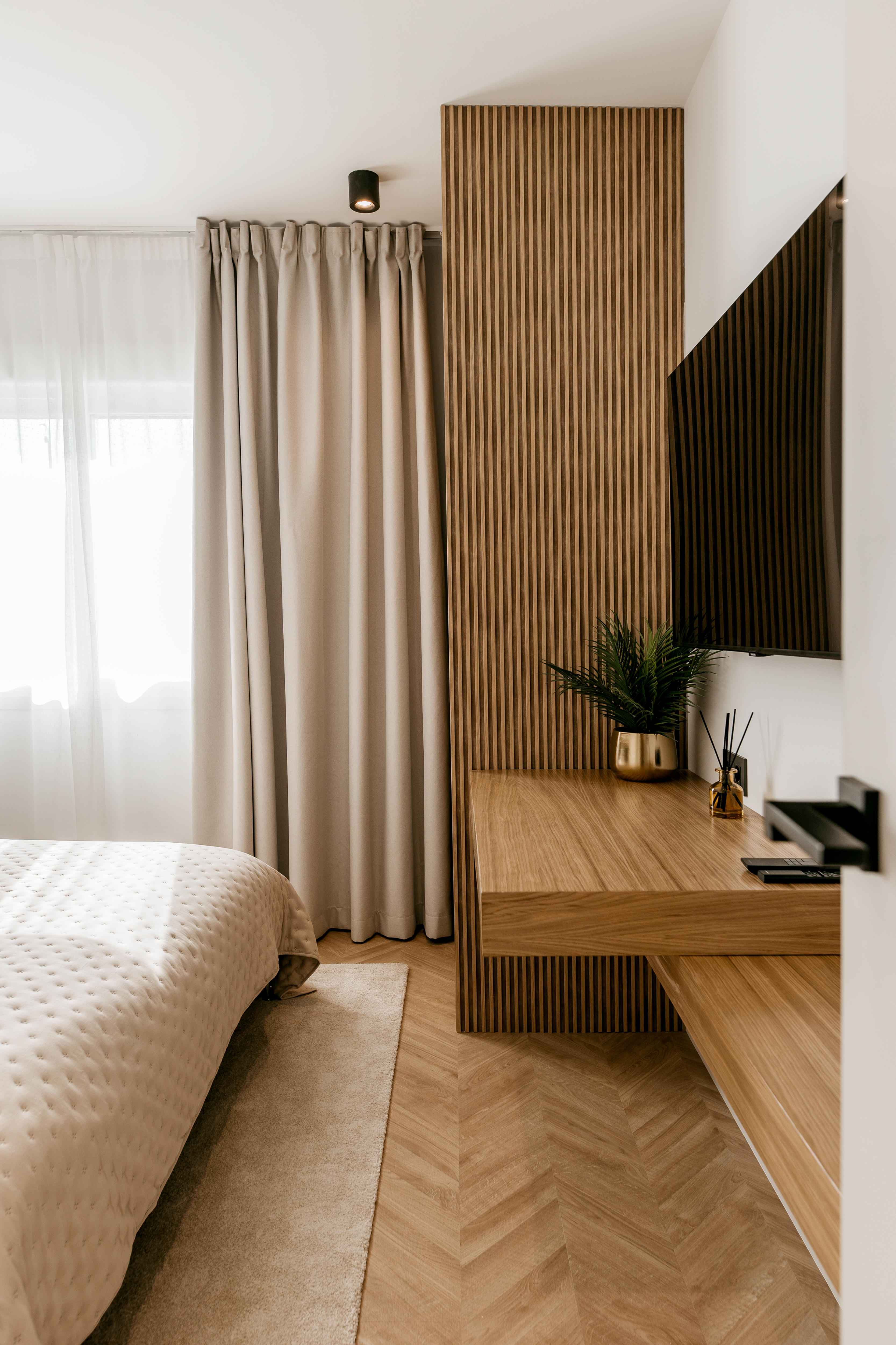 Modern 3-Bedroom Apartment with Rooftop and Sea Views