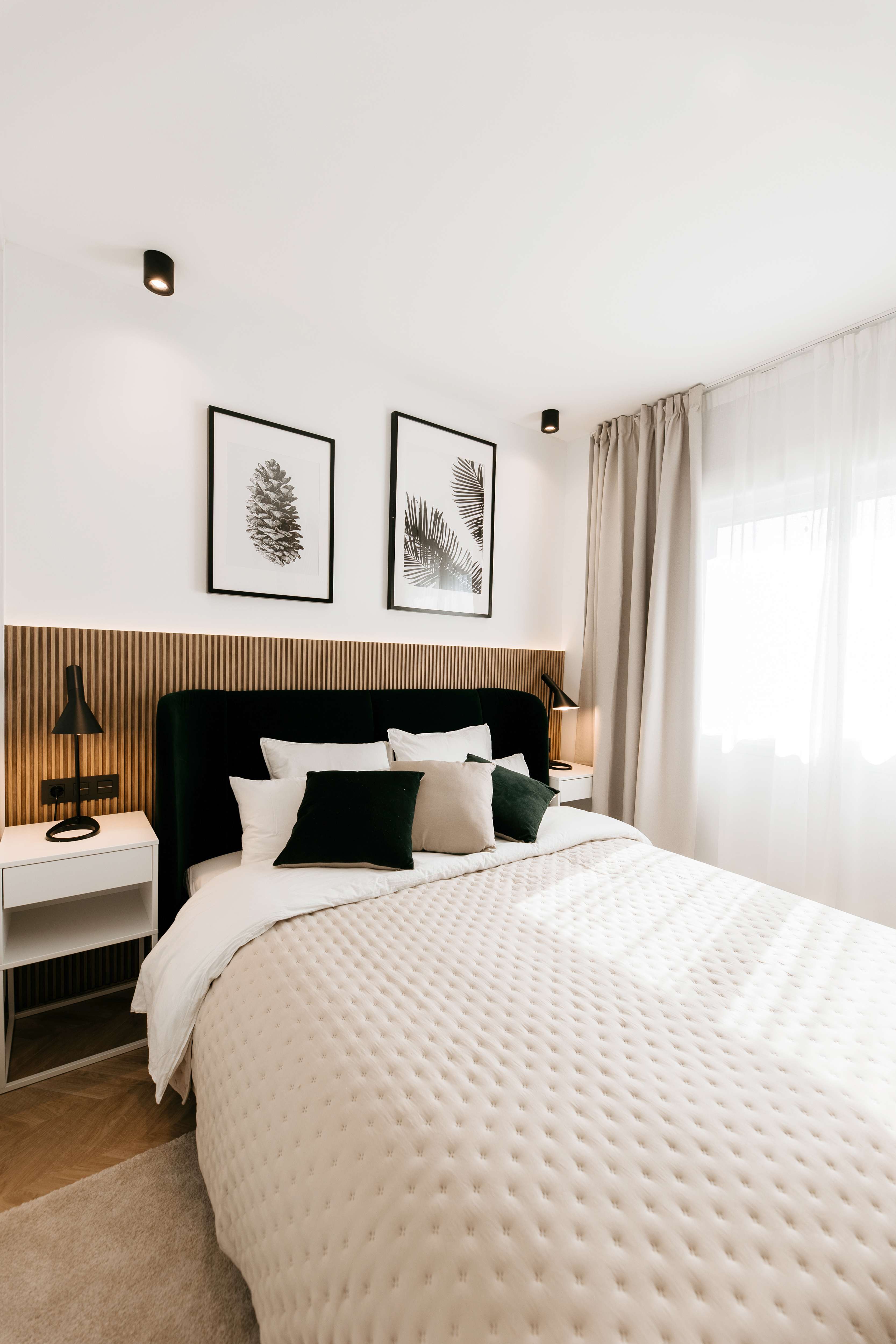 Modern 3-Bedroom Apartment with Rooftop and Sea Views