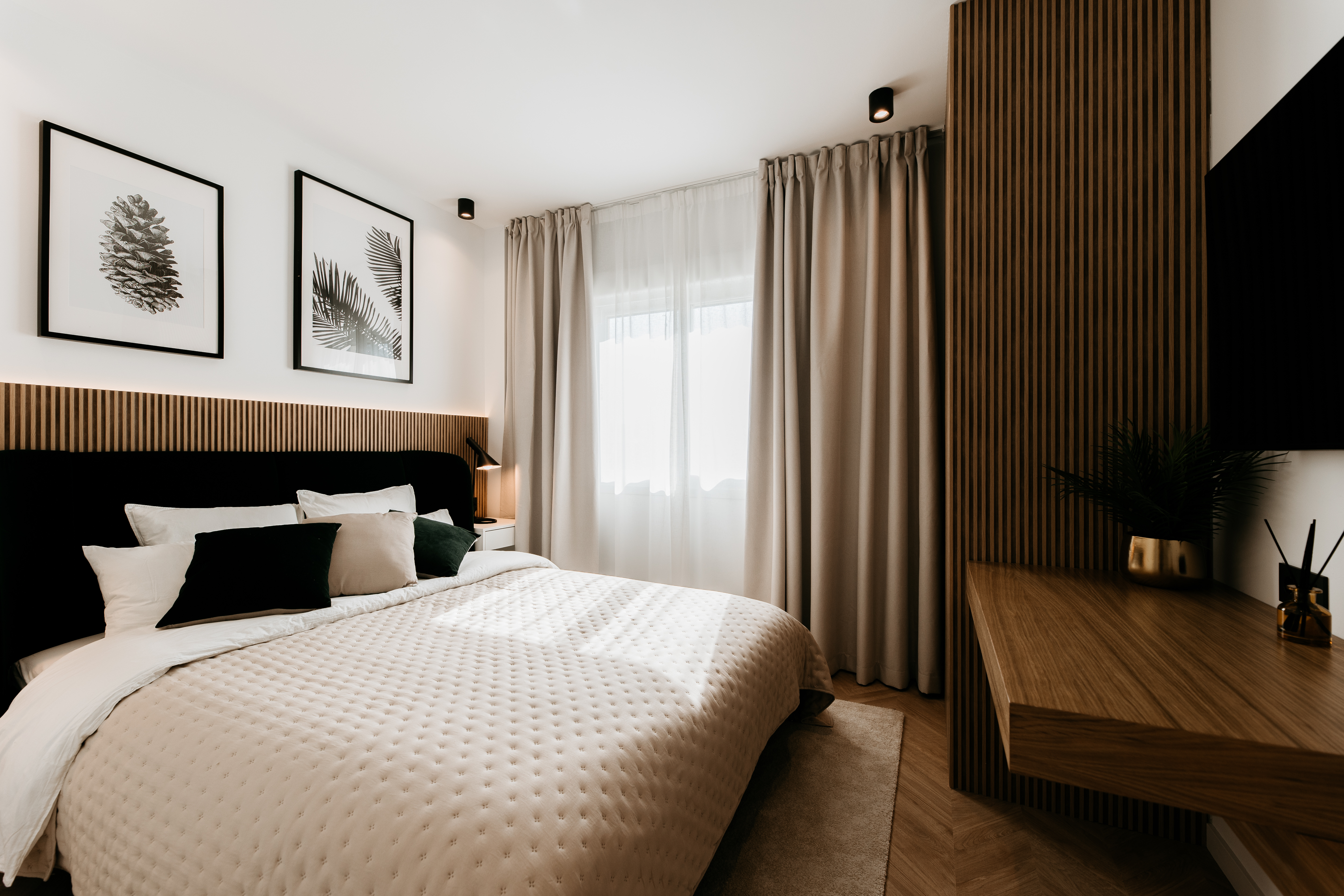 Modern 3-Bedroom Apartment with Rooftop and Sea Views