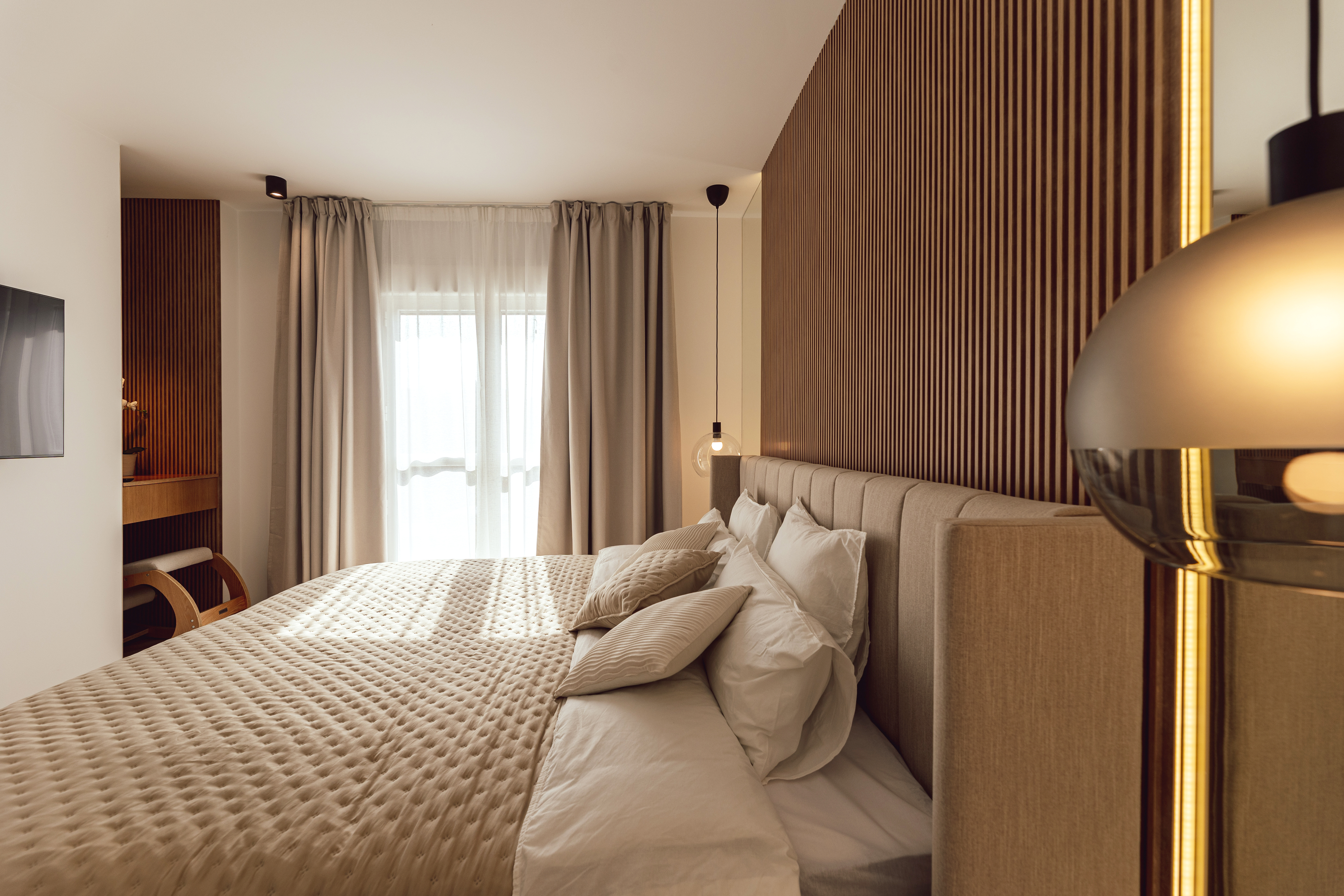 Modern 3-Bedroom Apartment with Rooftop and Sea Views