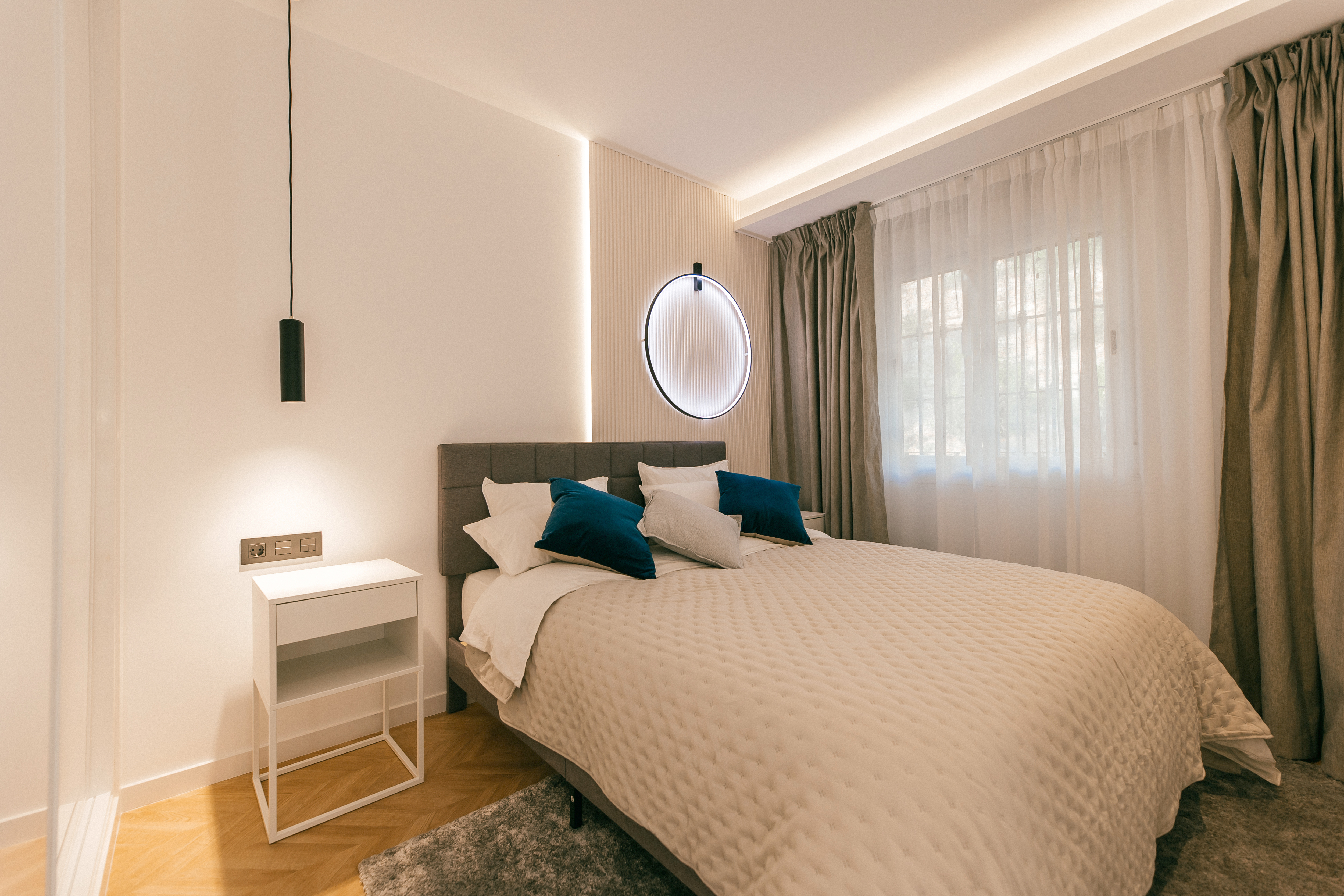 Modern 3-Bedroom Apartment with Rooftop and Sea Views