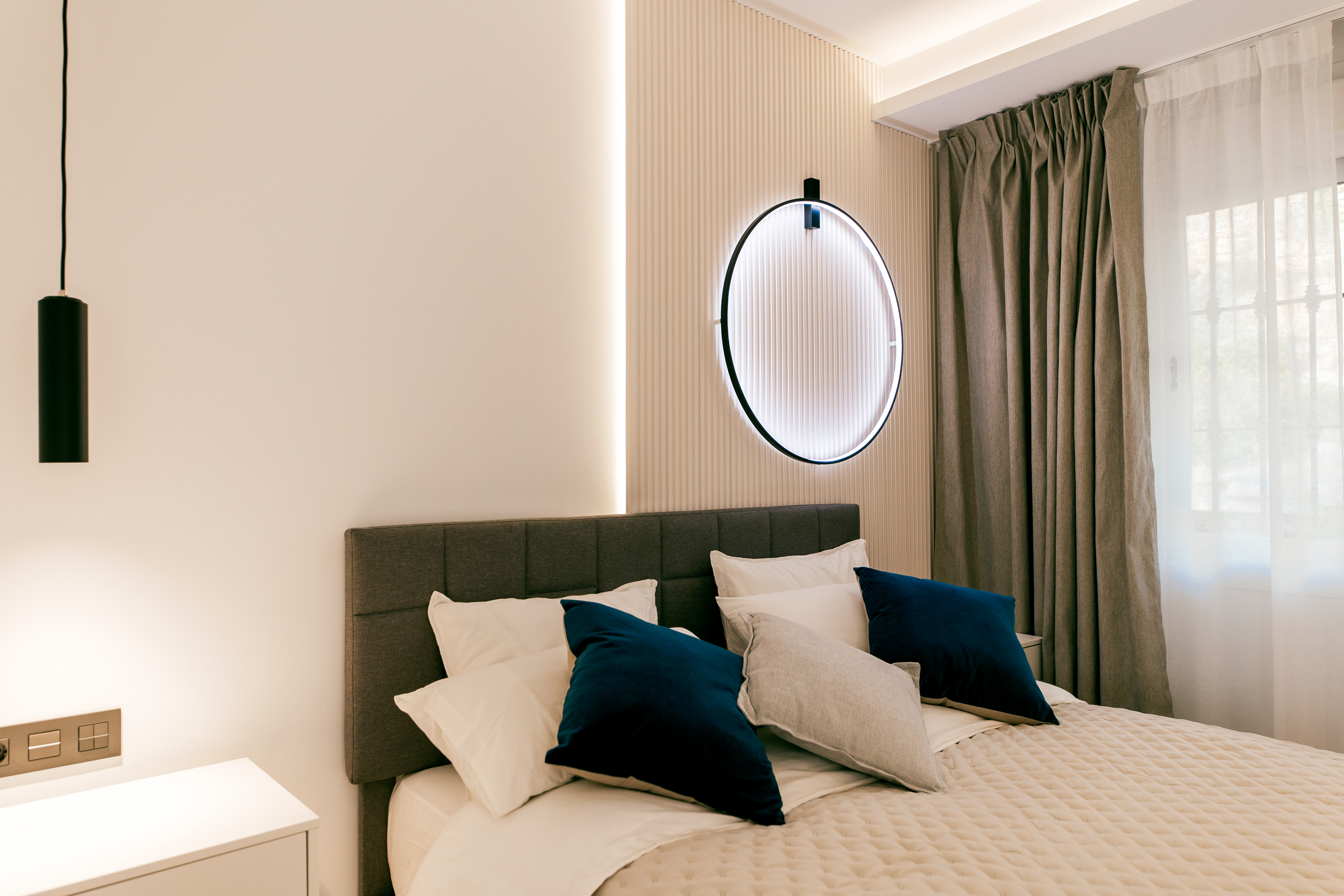 Modern 3-Bedroom Apartment with Rooftop and Sea Views
