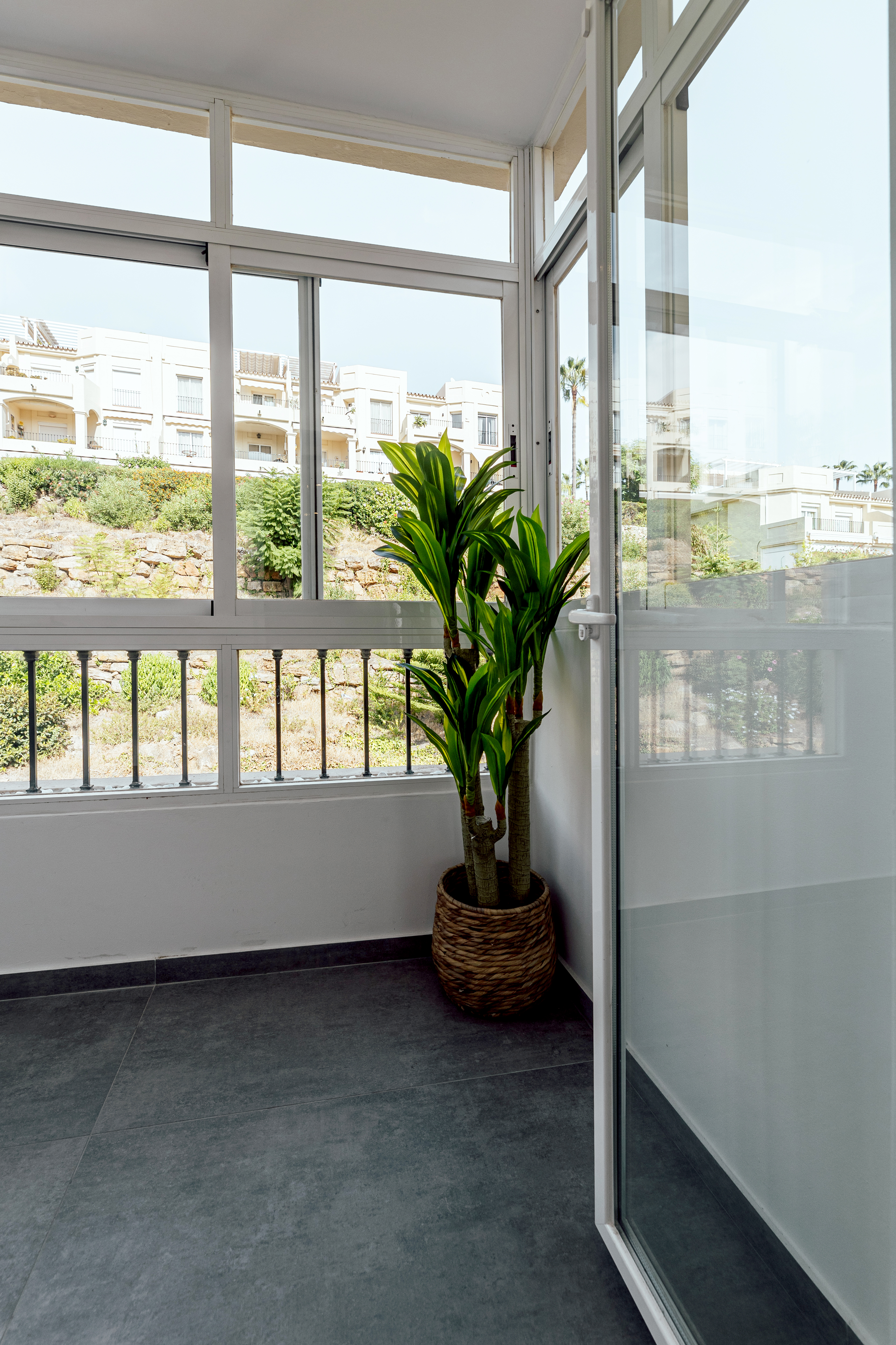 Modern 3-Bedroom Apartment with Rooftop and Sea Views