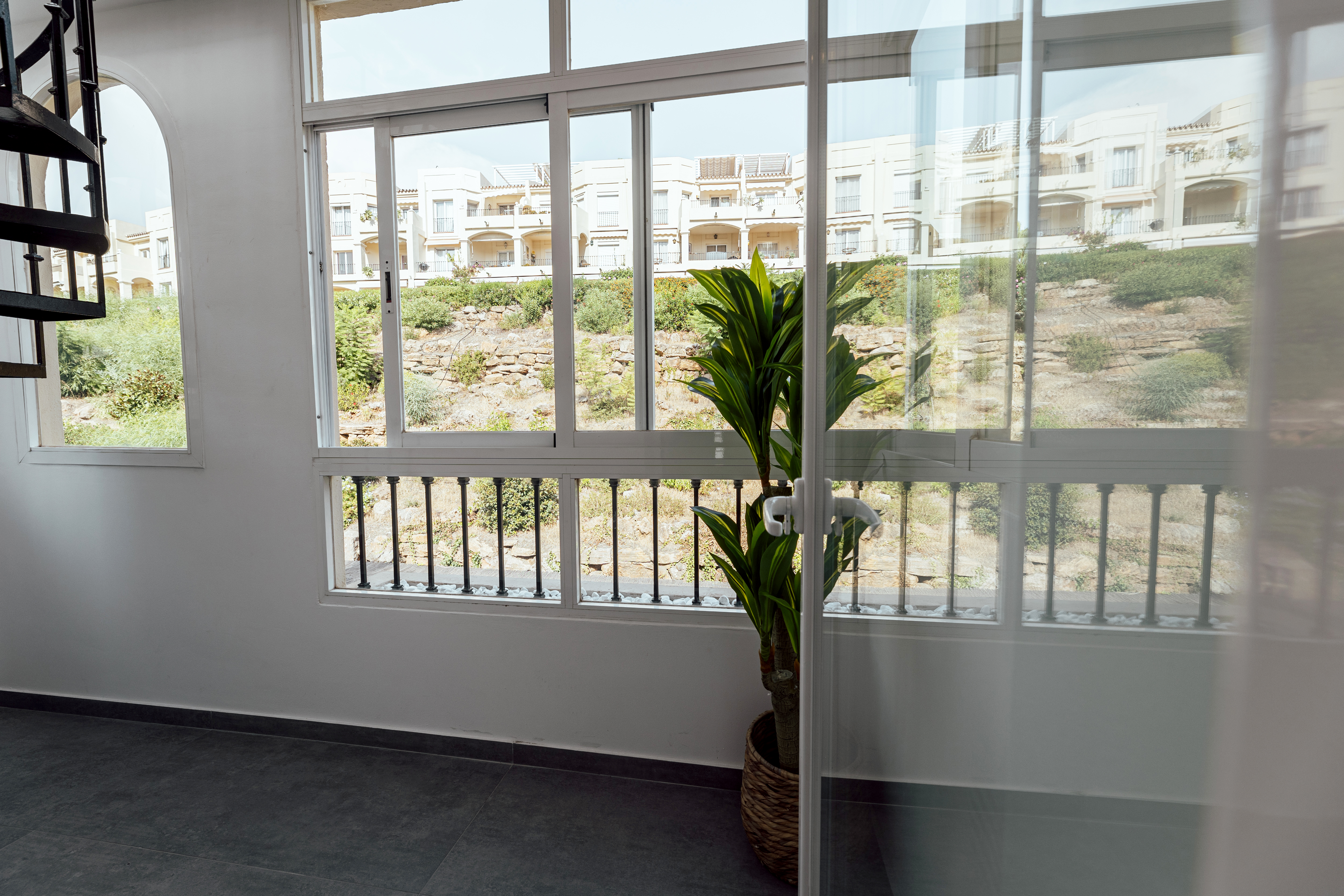 Modern 3-Bedroom Apartment with Rooftop and Sea Views