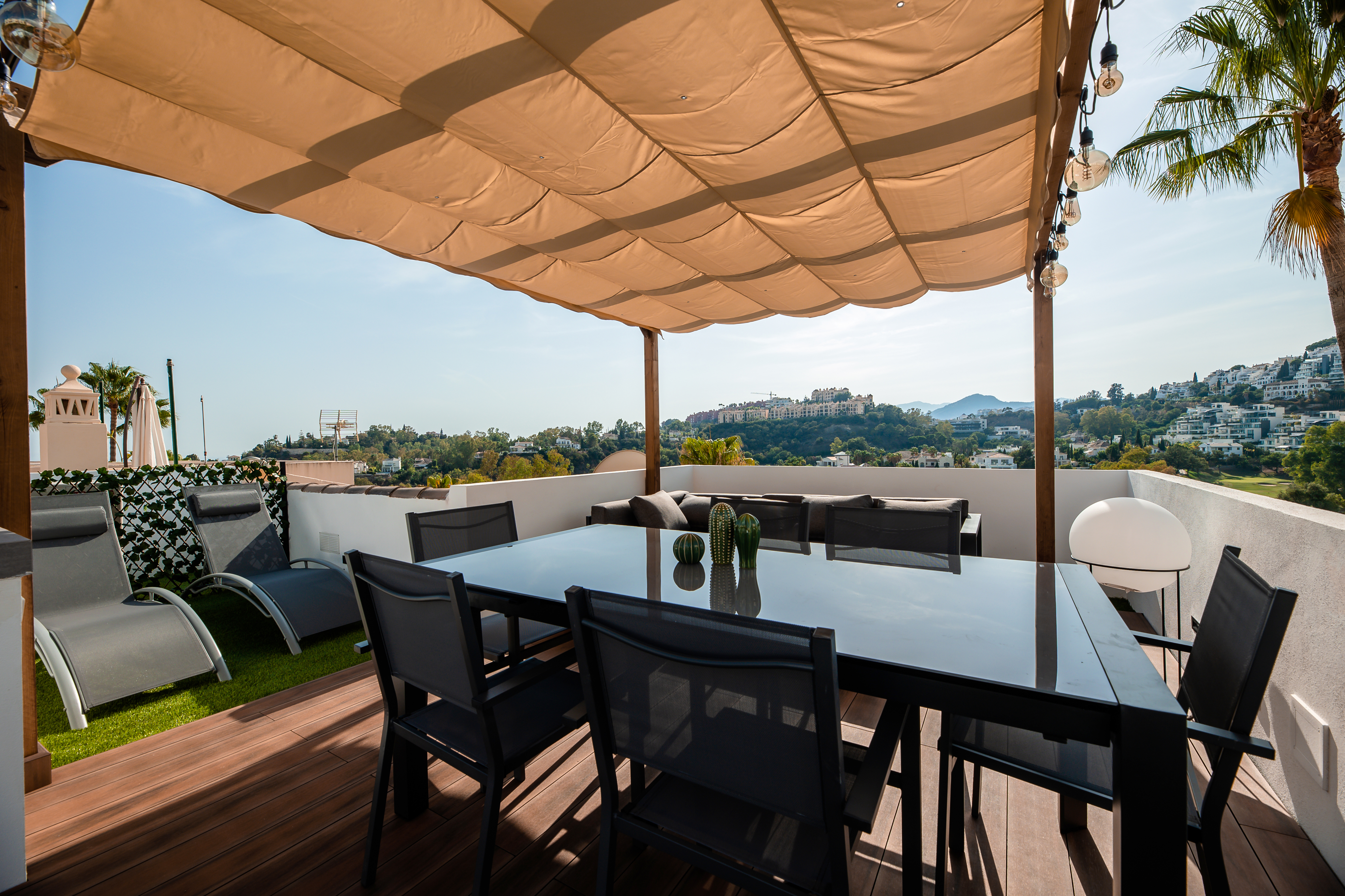 Modern 3-Bedroom Apartment with Rooftop and Sea Views