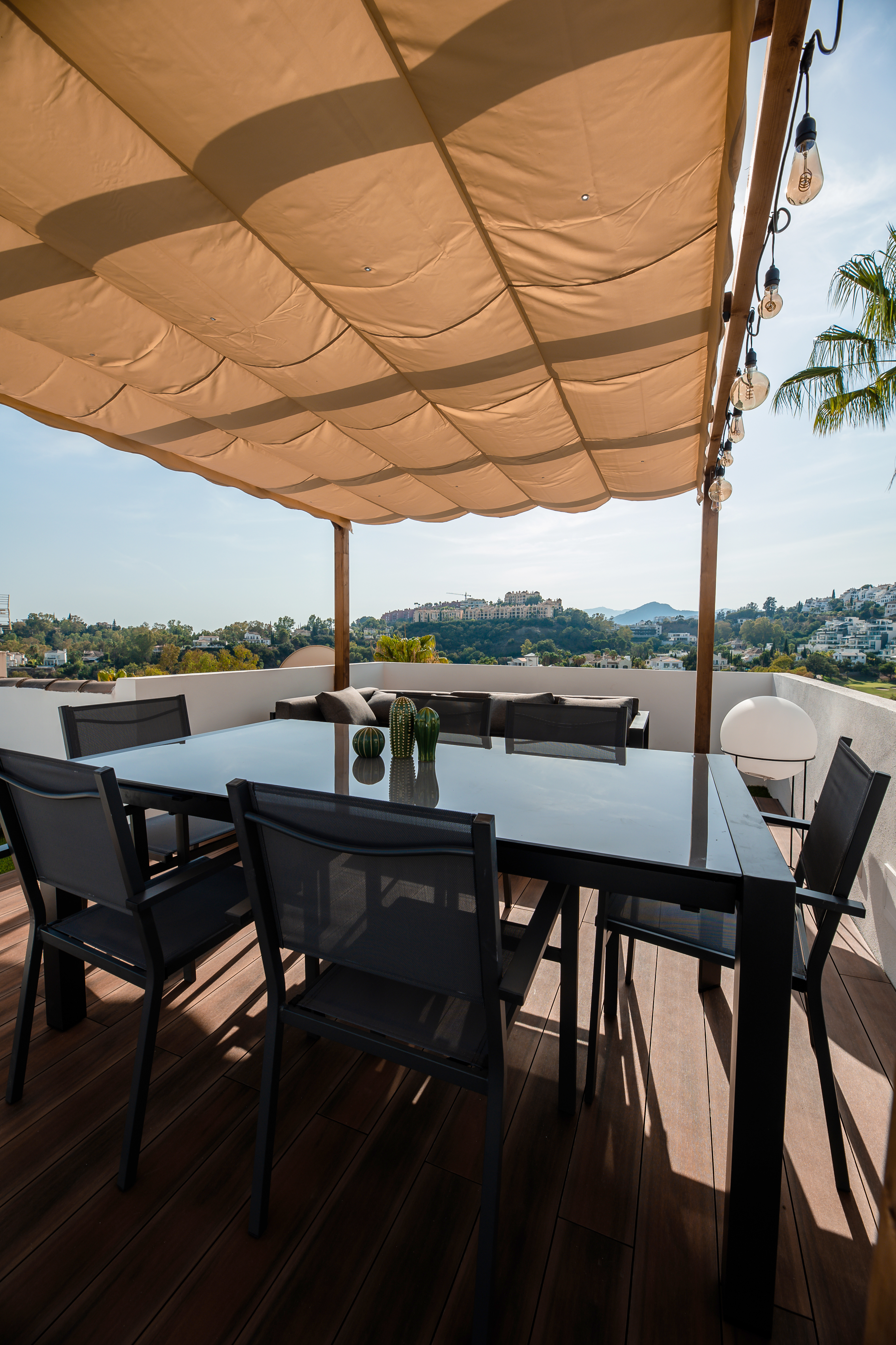 Modern 3-Bedroom Apartment with Rooftop and Sea Views