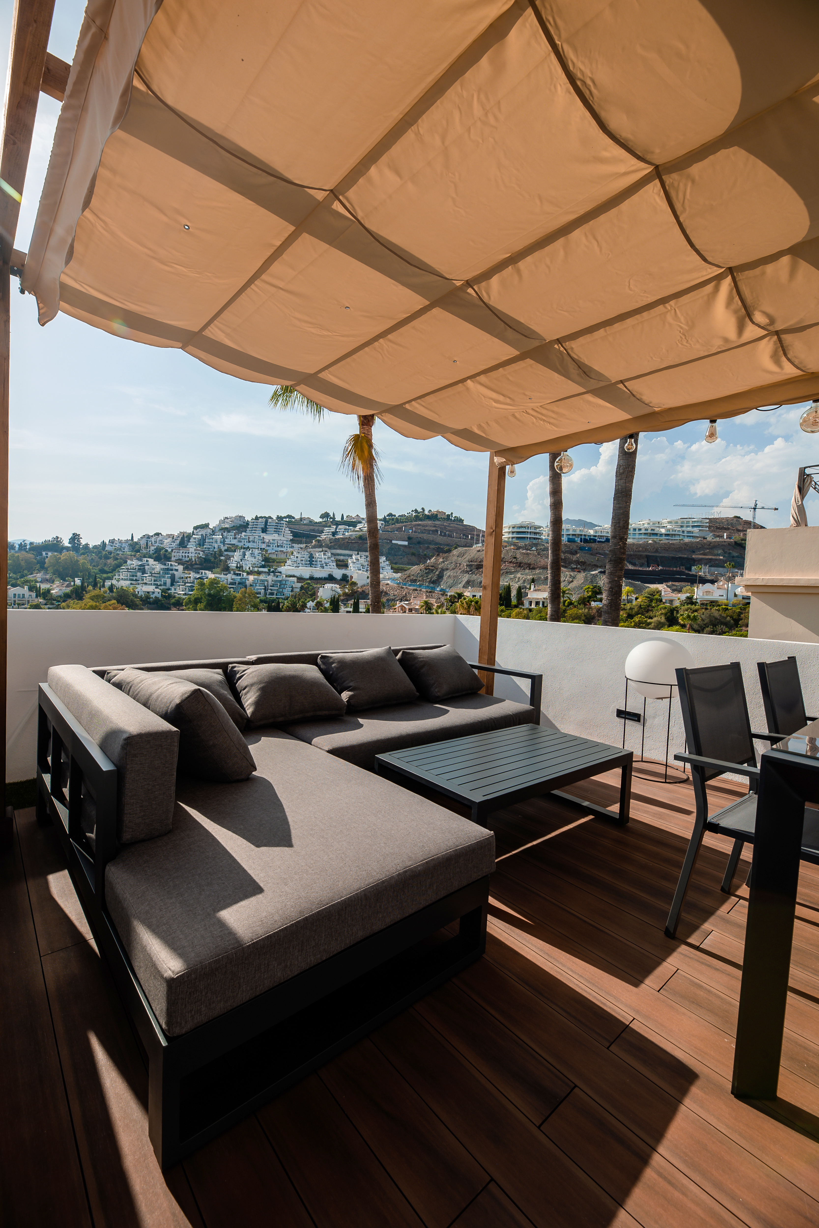 Modern 3-Bedroom Apartment with Rooftop and Sea Views