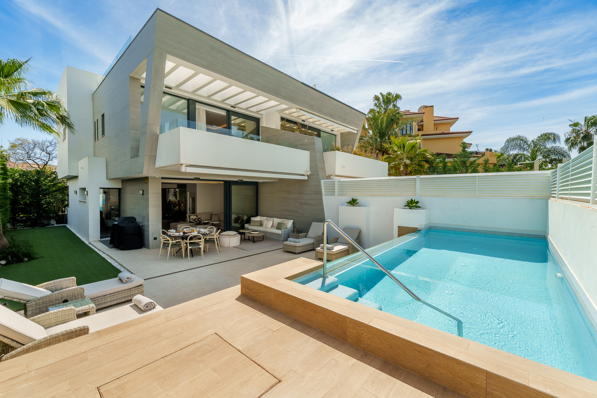 Modern Elegance Steps from Puerto Banús