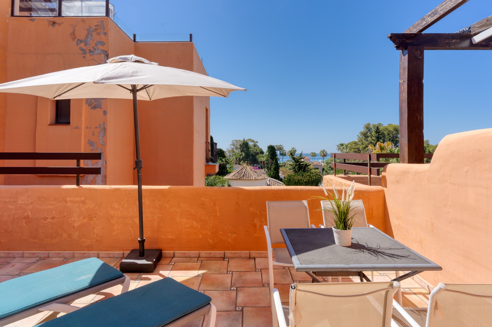 Elegant Duplex with Spacious Terraces and a Relaxed Coastal Lifestyle