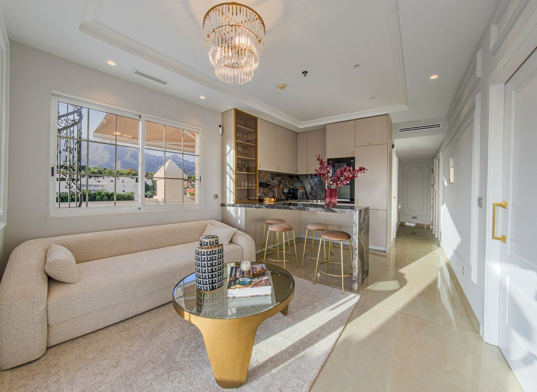Elegant Duplex Penthouse on Marbella’s Golden Mile