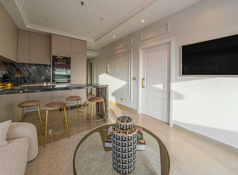 Elegant Duplex Penthouse on Marbella’s Golden Mile