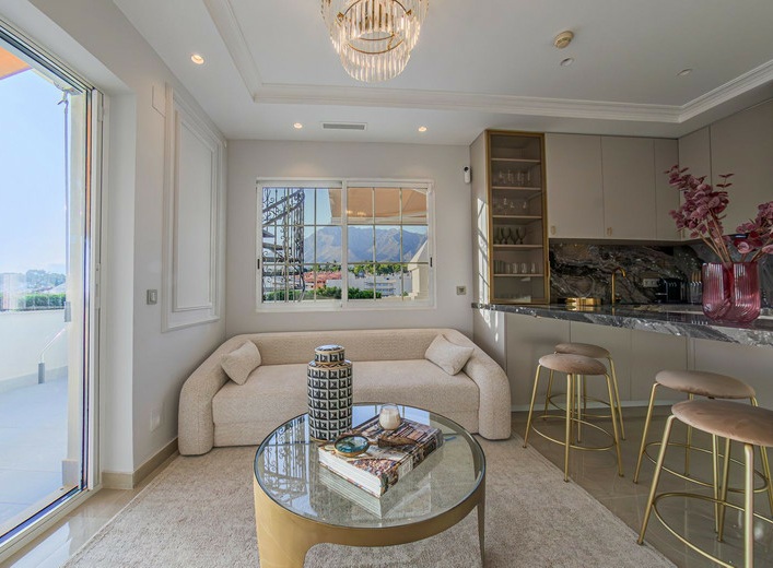 Elegant Duplex Penthouse on Marbella’s Golden Mile