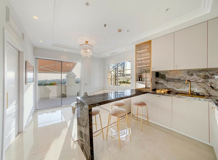 Elegant Duplex Penthouse on Marbella’s Golden Mile