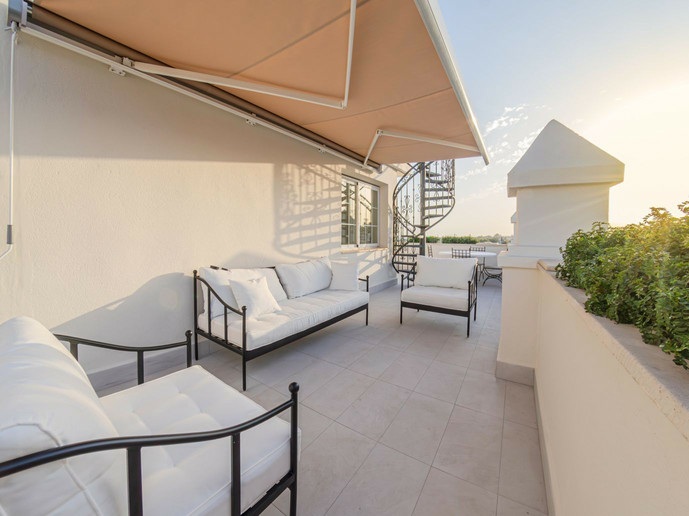 Elegant Duplex Penthouse on Marbella’s Golden Mile