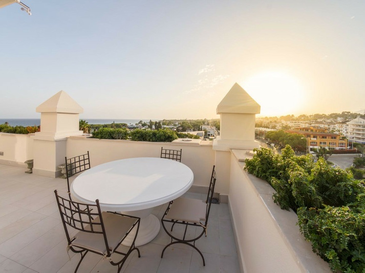Elegant Duplex Penthouse on Marbella’s Golden Mile