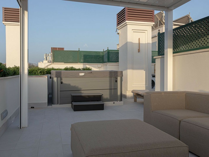 Elegant Duplex Penthouse on Marbella’s Golden Mile