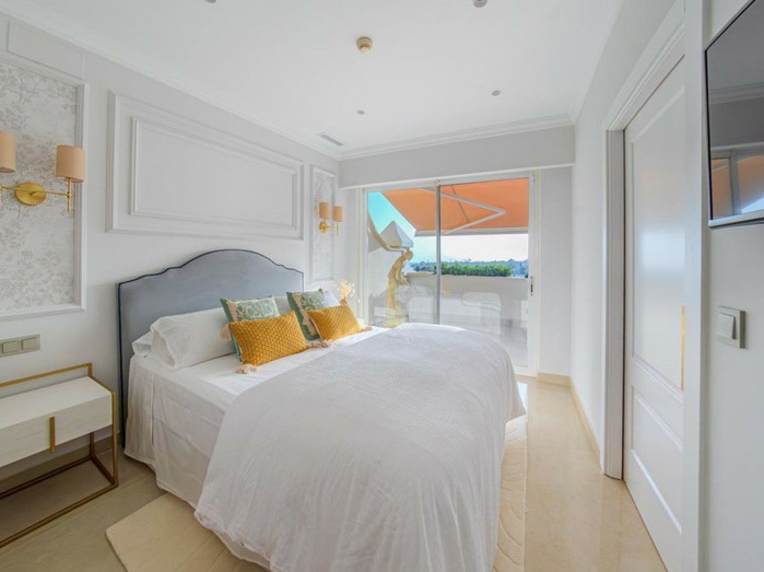 Elegant Duplex Penthouse on Marbella’s Golden Mile