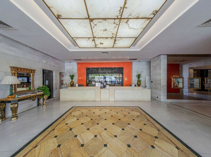 Elegant Duplex Penthouse on Marbella’s Golden Mile