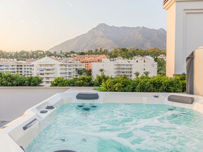Elegant Duplex Penthouse on Marbella’s Golden Mile