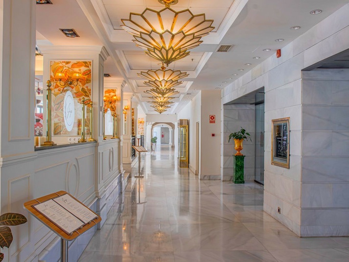 Elegant Duplex Penthouse on Marbella’s Golden Mile