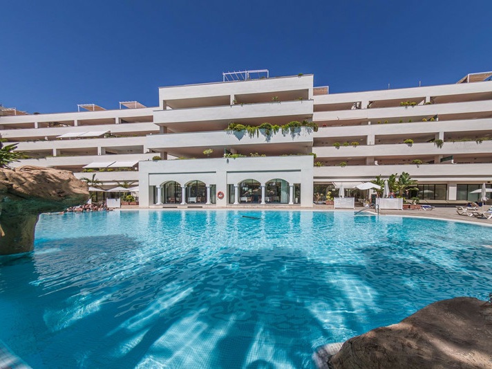 Elegant Duplex Penthouse on Marbella’s Golden Mile