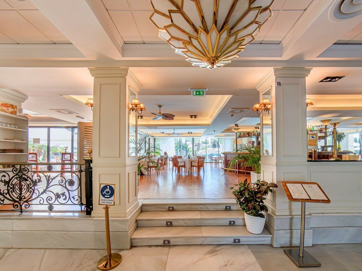 Elegant Duplex Penthouse on Marbella’s Golden Mile