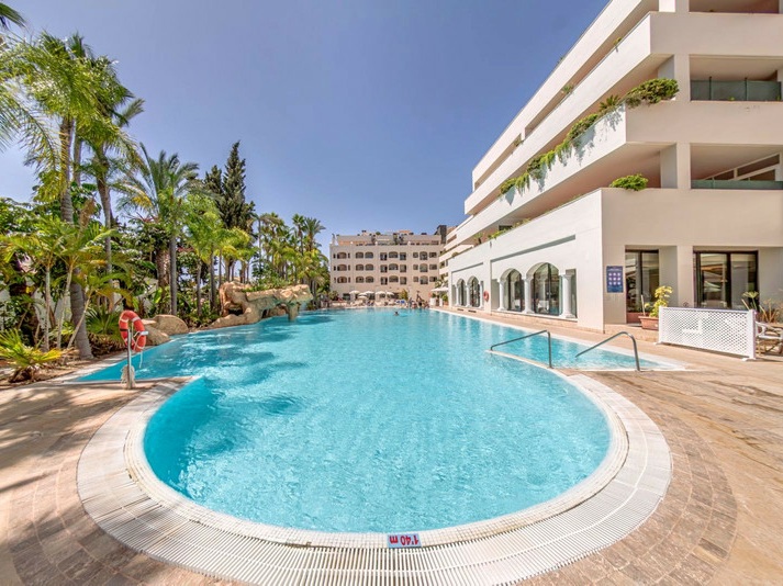 Elegant Duplex Penthouse on Marbella’s Golden Mile