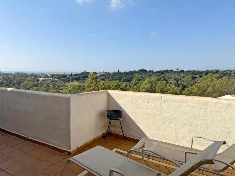 Bright Penthouse with Panoramic Views