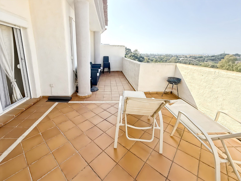 Bright Penthouse with Panoramic Views