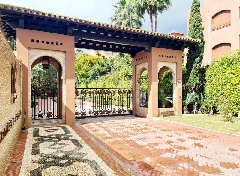 Elegant Ground-Floor Apartment in Exclusive Guadalmina Baja Just 500m from the Beach