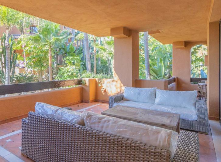 Elegant Apartment with Fireplace & Double Parking Nueva Andalucía