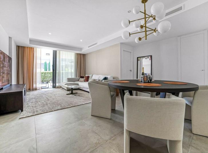 Elegant Modern Apartment with Designer Finishes in Les Résidences, Cancelada