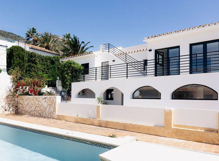 Stunning Renovated Villa with Pool and Tourist License