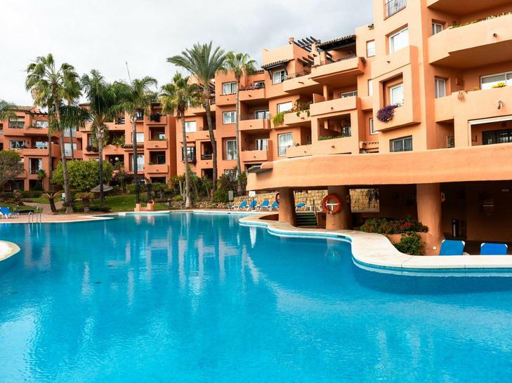 Luxury Ground Floor Apartment in Oasis de Marbella Golden Mile