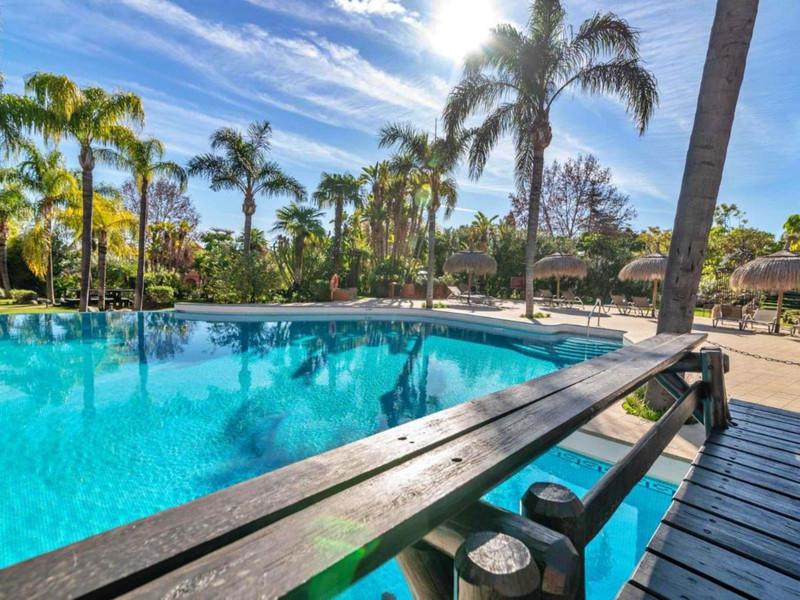 Luxury Apartment in La Alzambra Hill Club – Puerto Banús